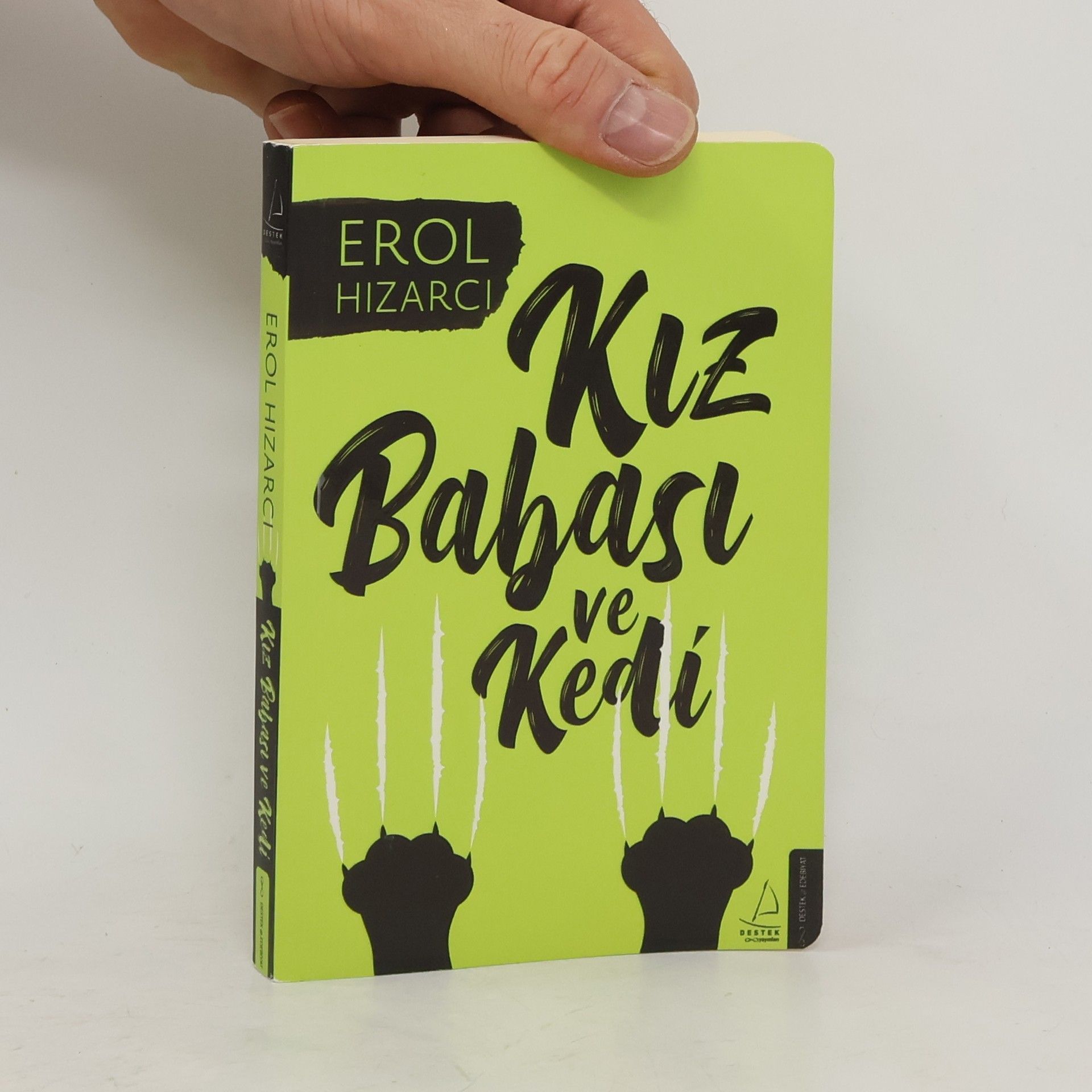 Erol Hizarci Kiz Babasi ve Kedi