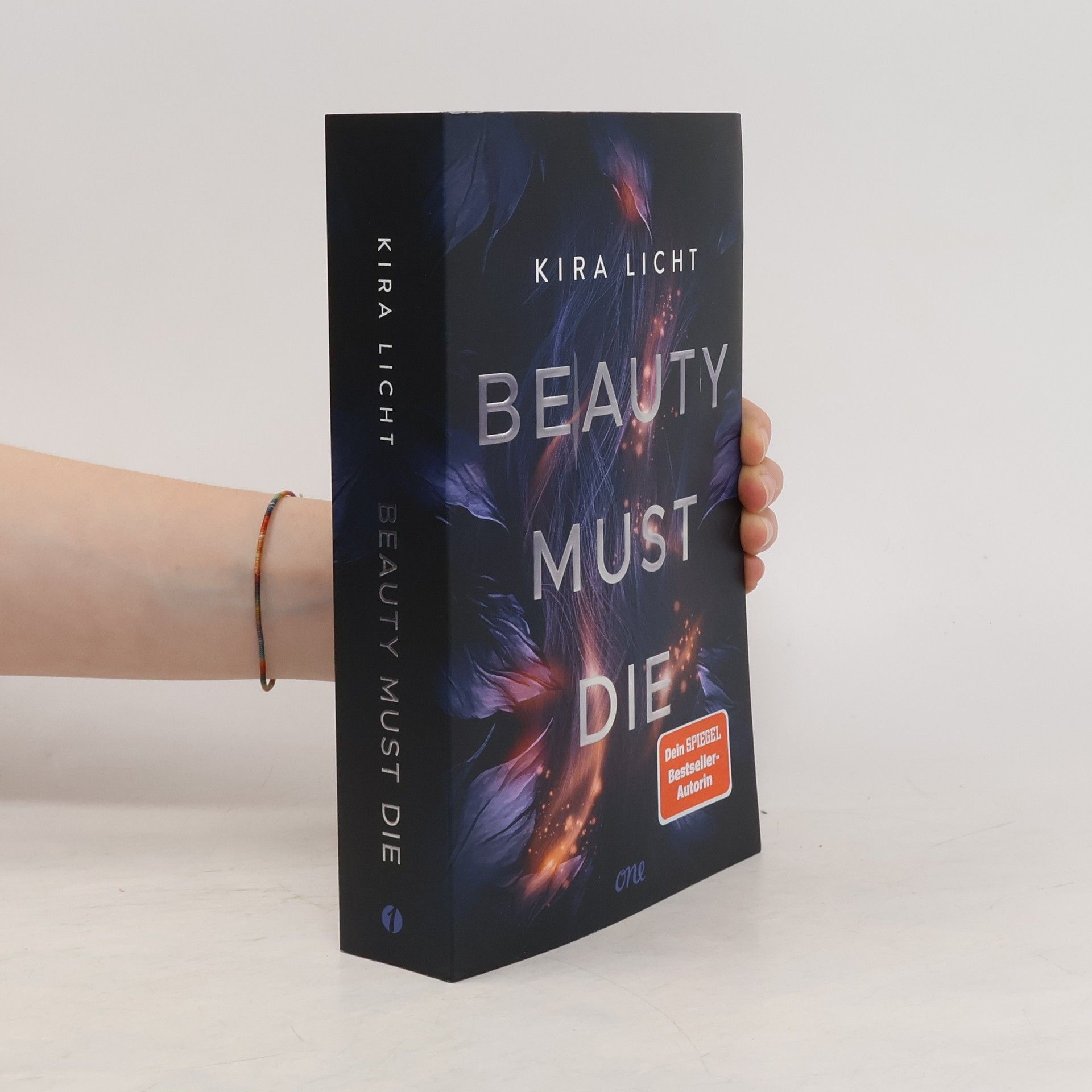 Kira Licht Beauty Must Die