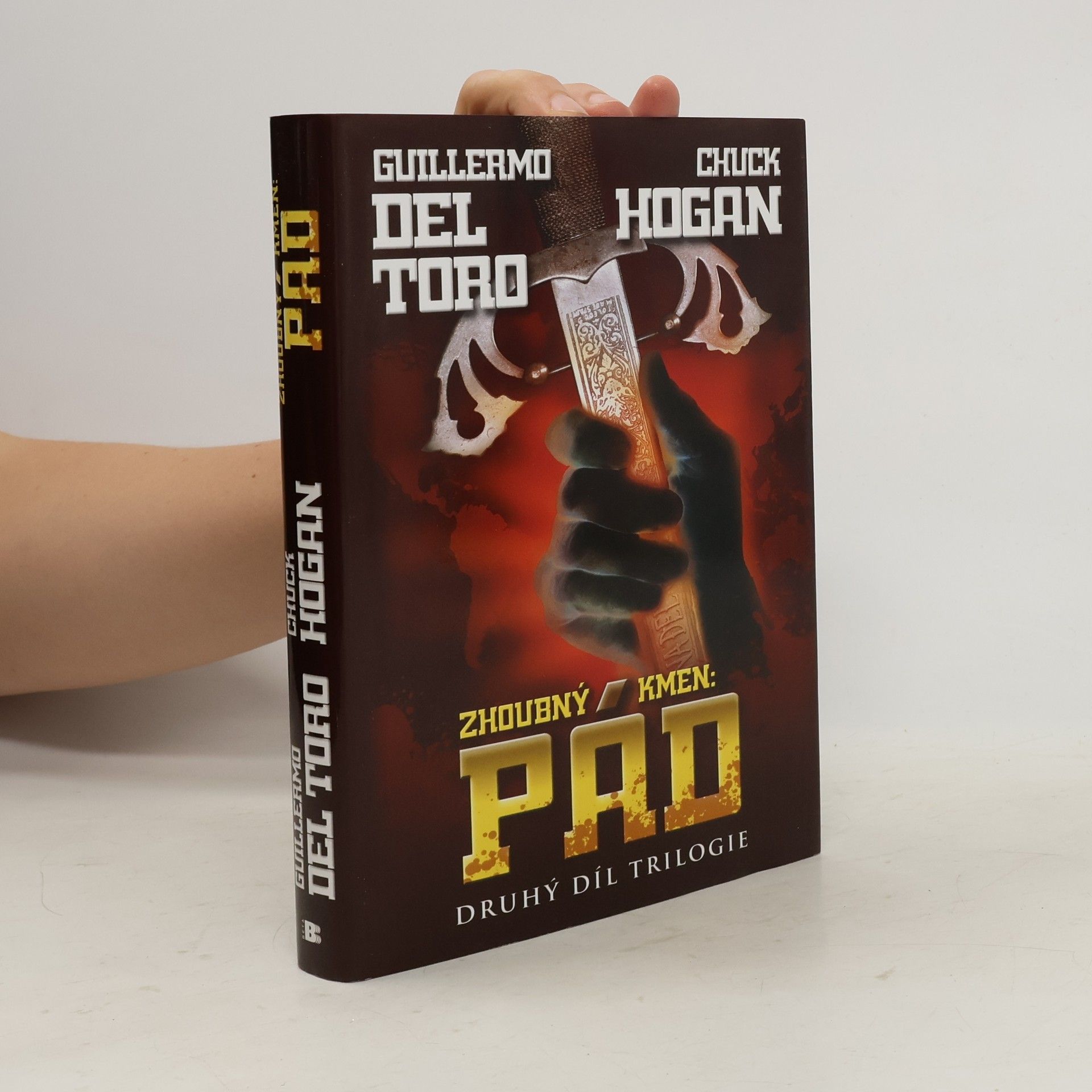 Guillermo del Toro Zhoubný kmen. Pád. Druhý díl trilogie