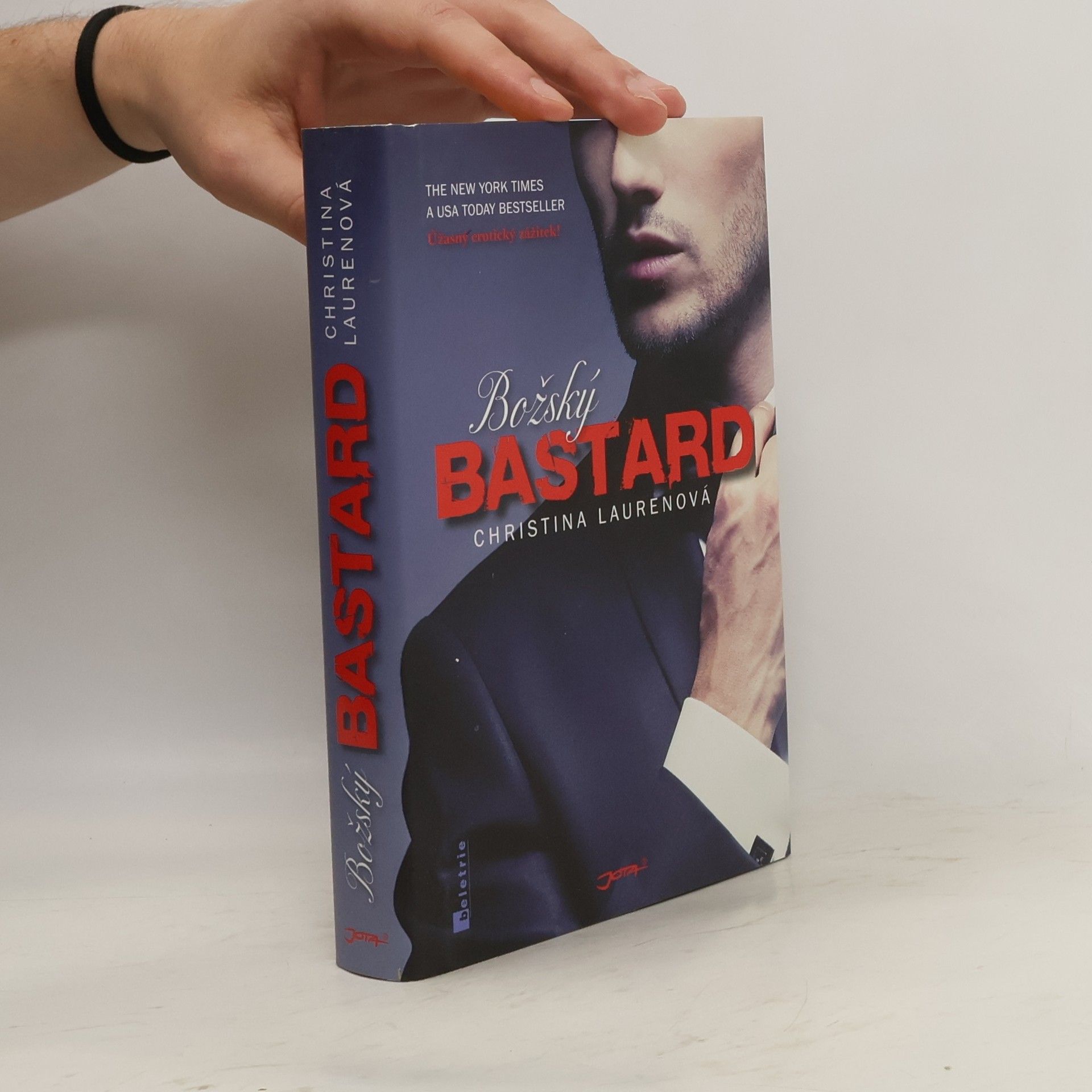 Christina Lauren Božský bastard