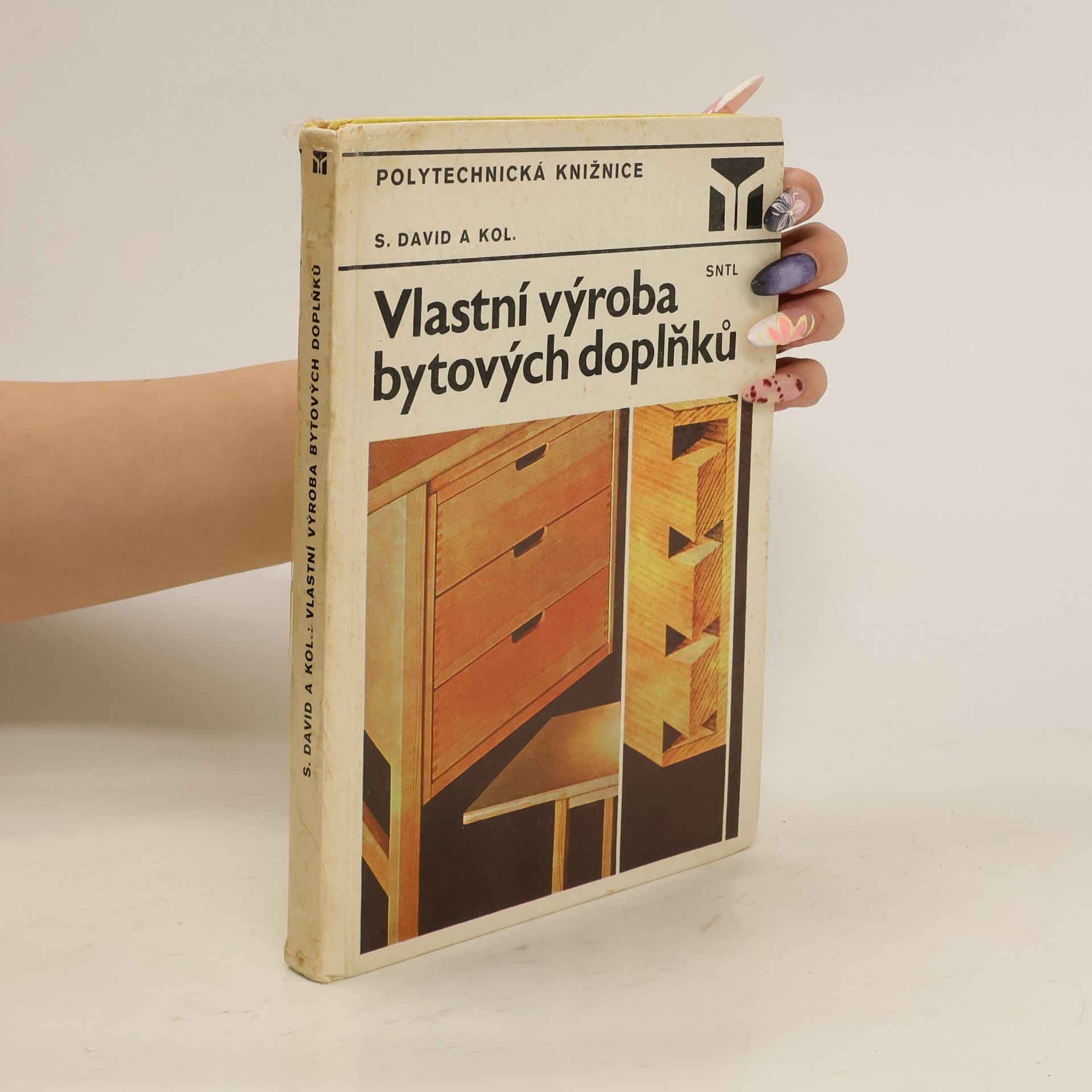 kolektiv Vlastní výroba bytových doplňků