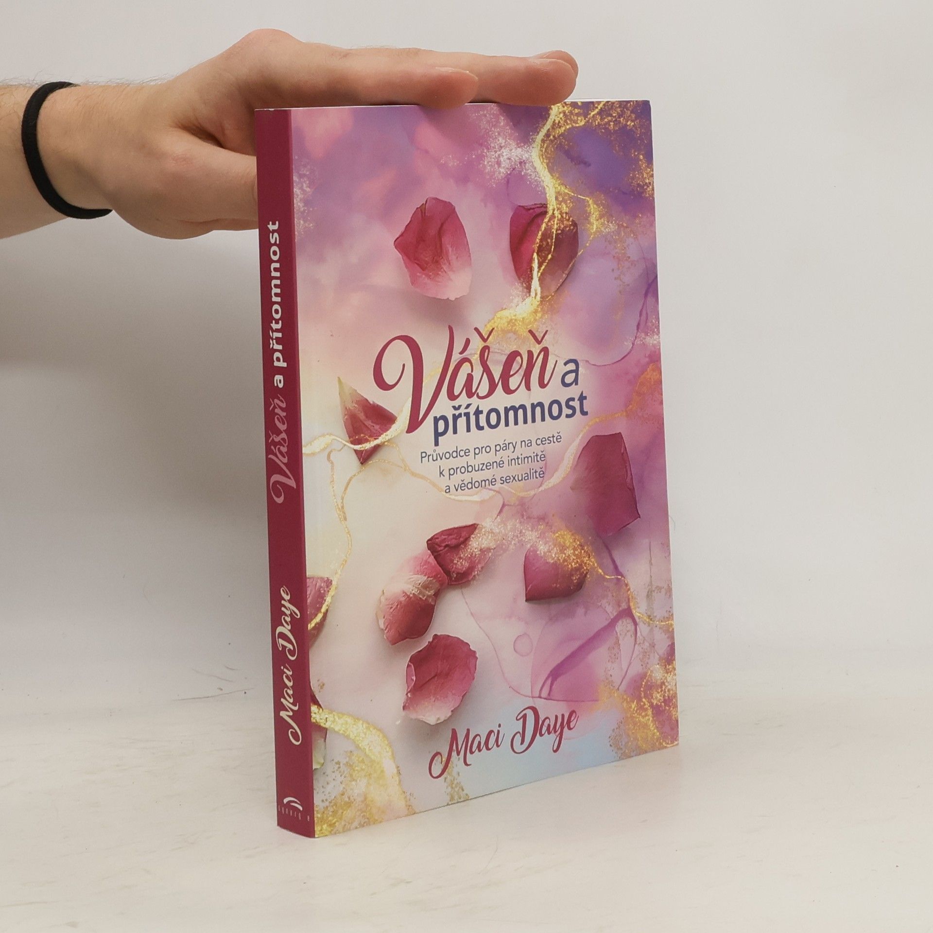 Maci Daye Vášeň a přítomnost. Průvodce pro páry na cestě k probuzené intimitě a vědomé sexualitě