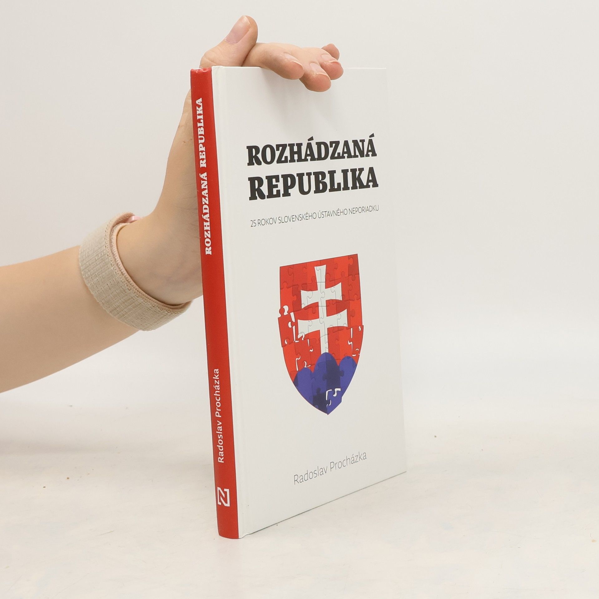 Radoslav Procházka Rozhádzaná republika : 25 rokov slovenského ústavného neporiadku