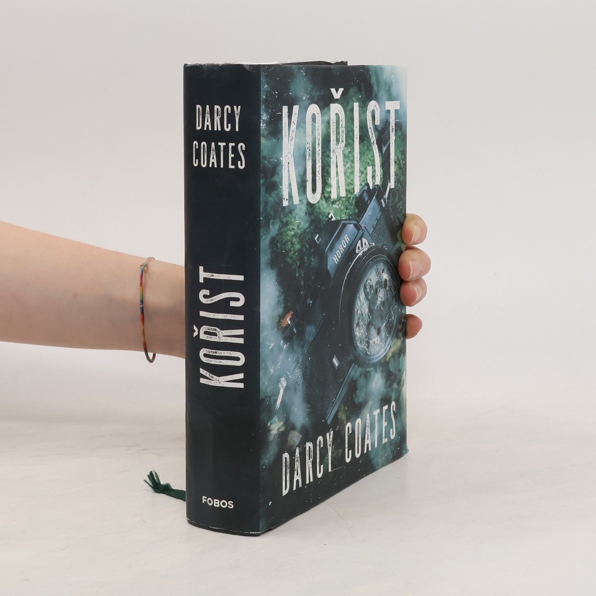 Darcy Coates Kořist