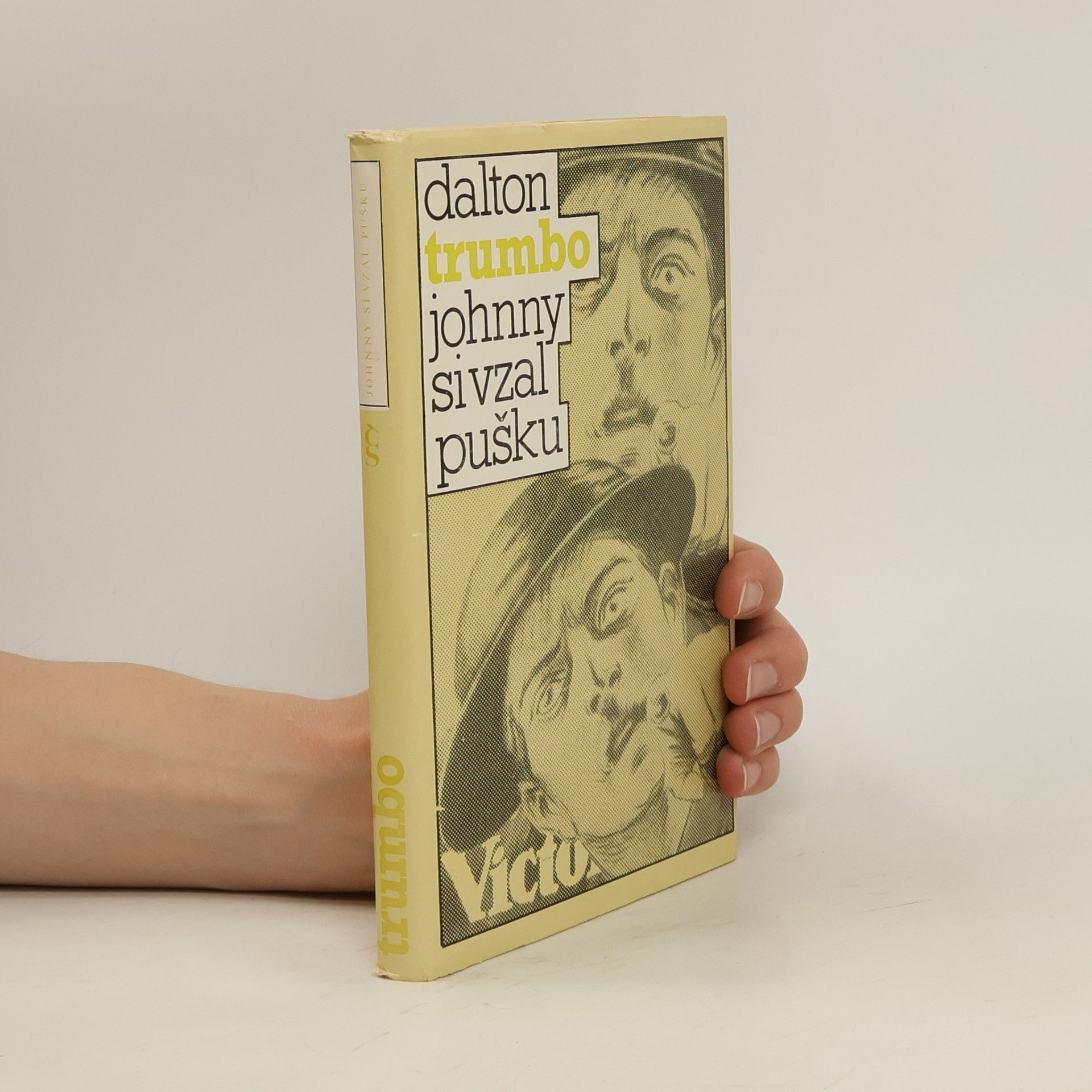 Dalton Trumbo Johnny si vzal pušku