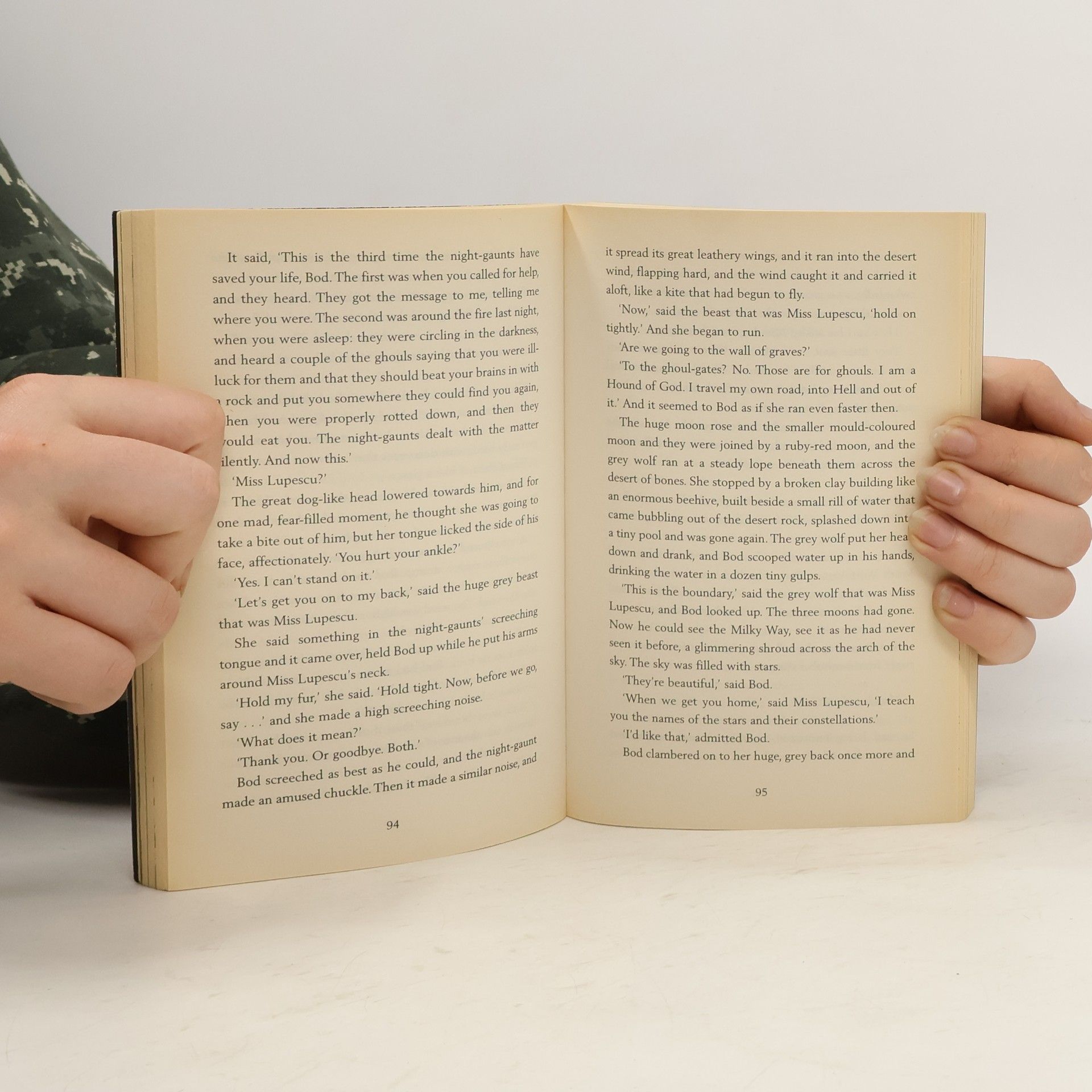 Neil Gaiman The Graveyard Book