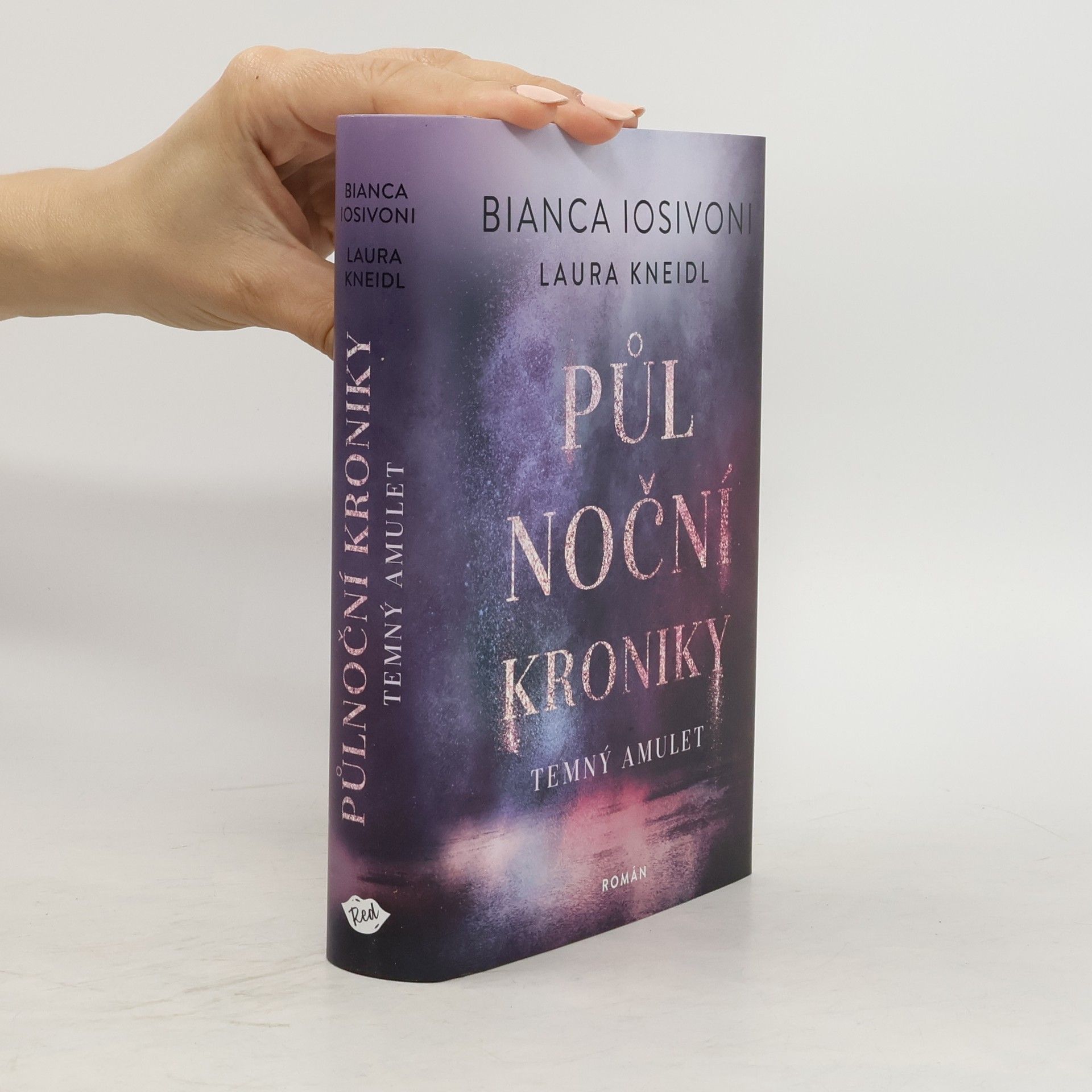 Bianca Iosivoni Půlnoční kroniky: Temný amulet.