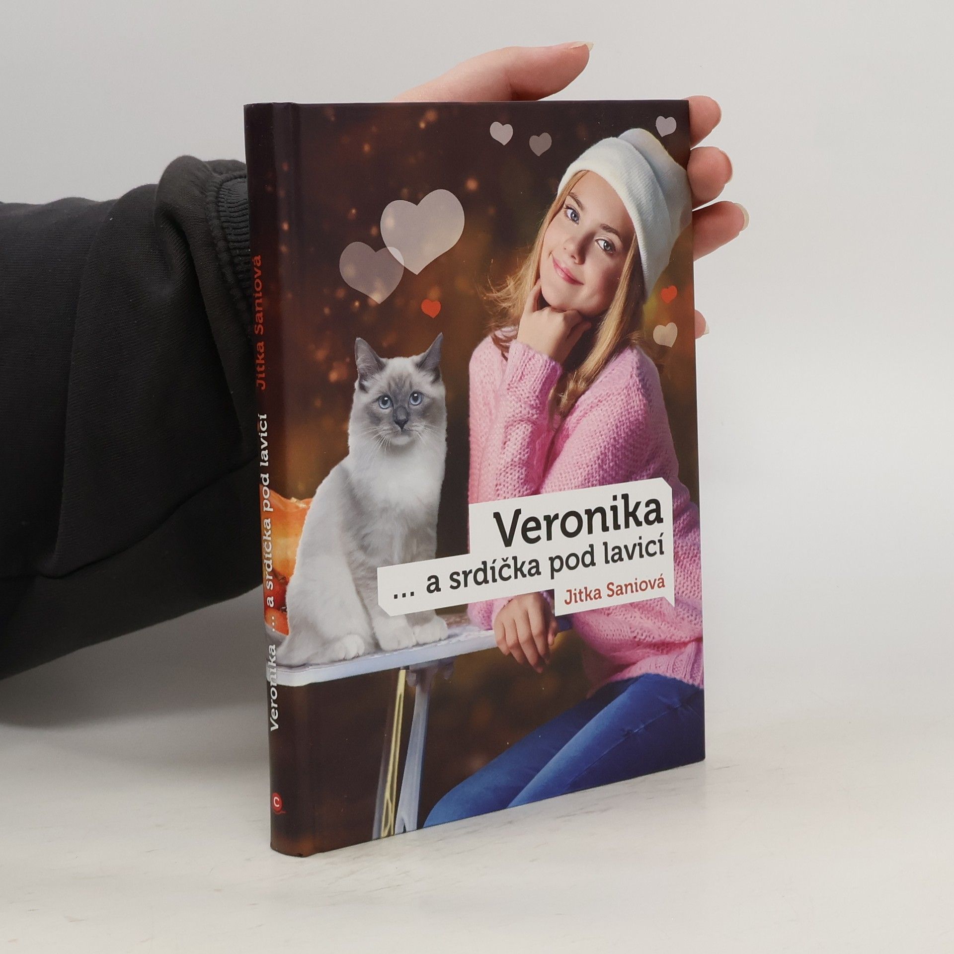 Jitka Sani Veronika a srdíčka pod lavicí