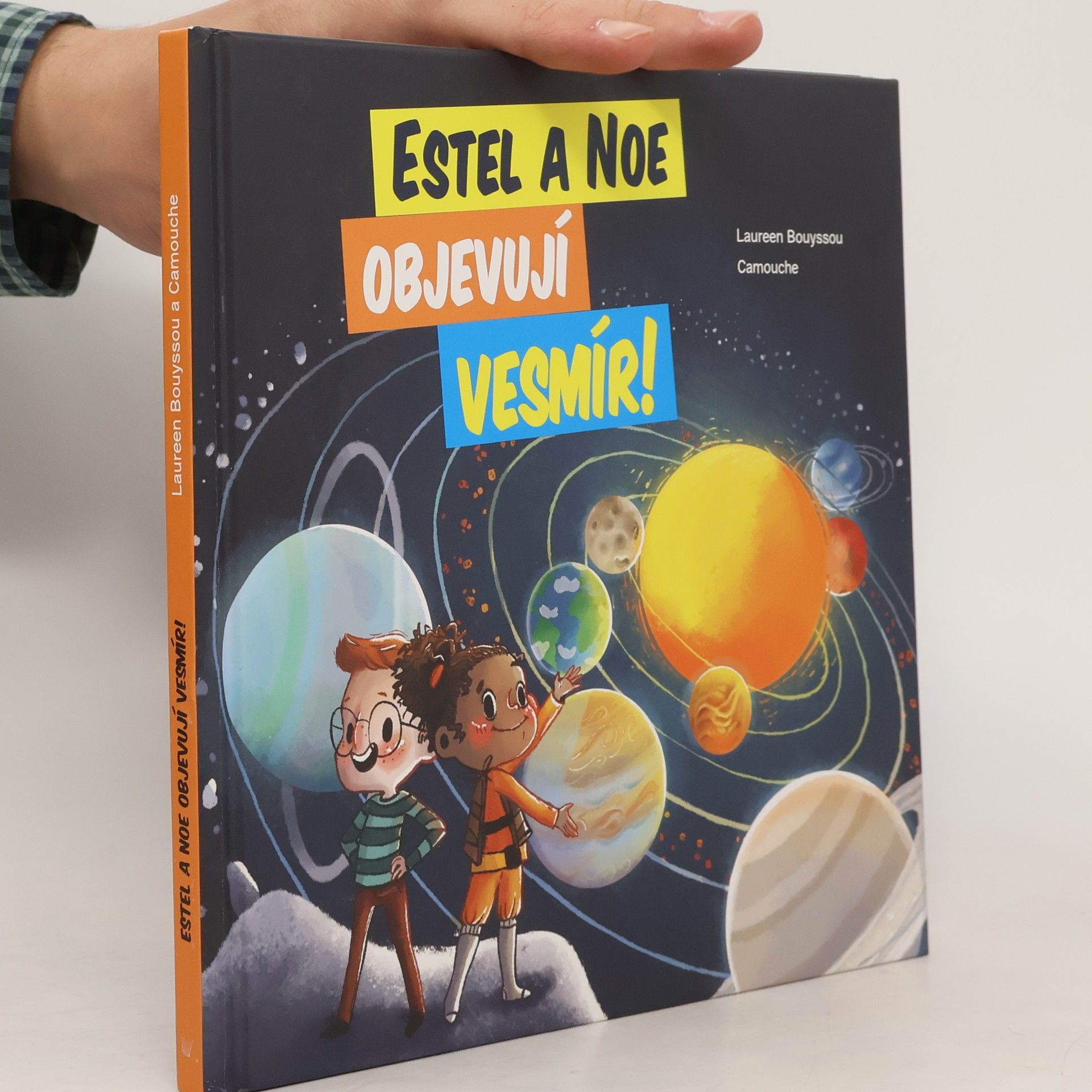 LAUREEN BOUYSSOU Estel a Noe objevují vesmír
