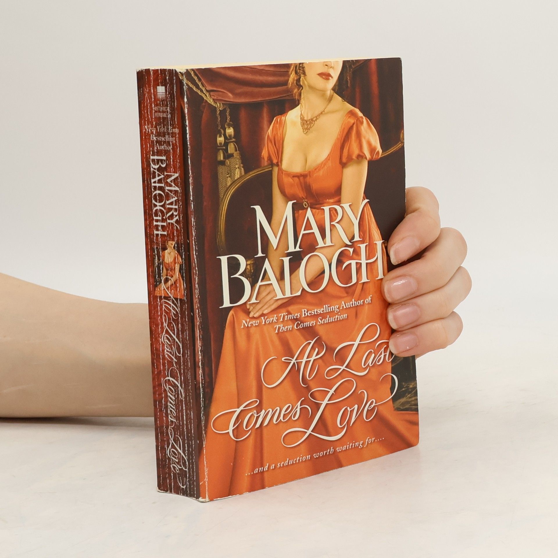 Mary Balogh At Last Comes Love
