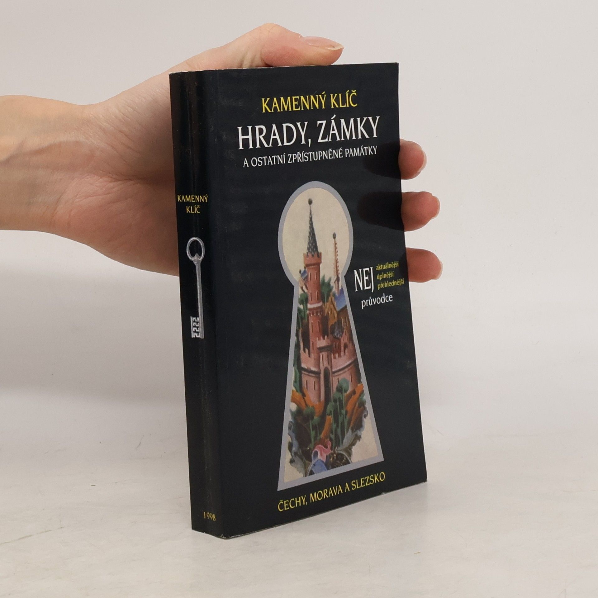 Kateřina Sučková  Kamenný klíč. Hrady, zámky a ostatní zpřístupněné památky