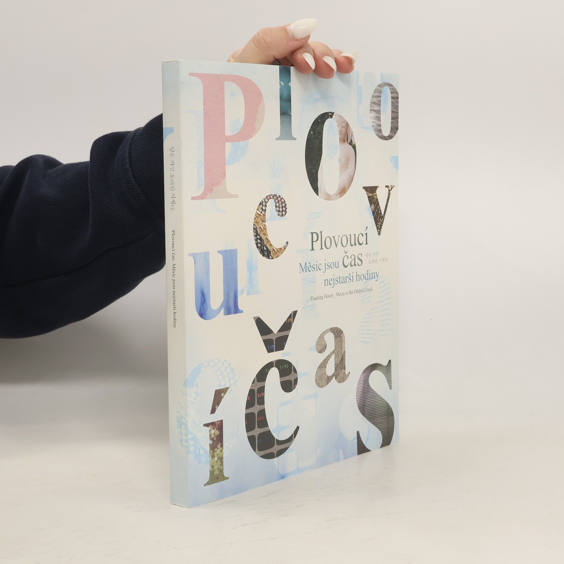 Collectif d'auteurs Plovoucí čas: Měsíc jsou nejstarší hodiny = Floating Hours: Moon is the oldest clock