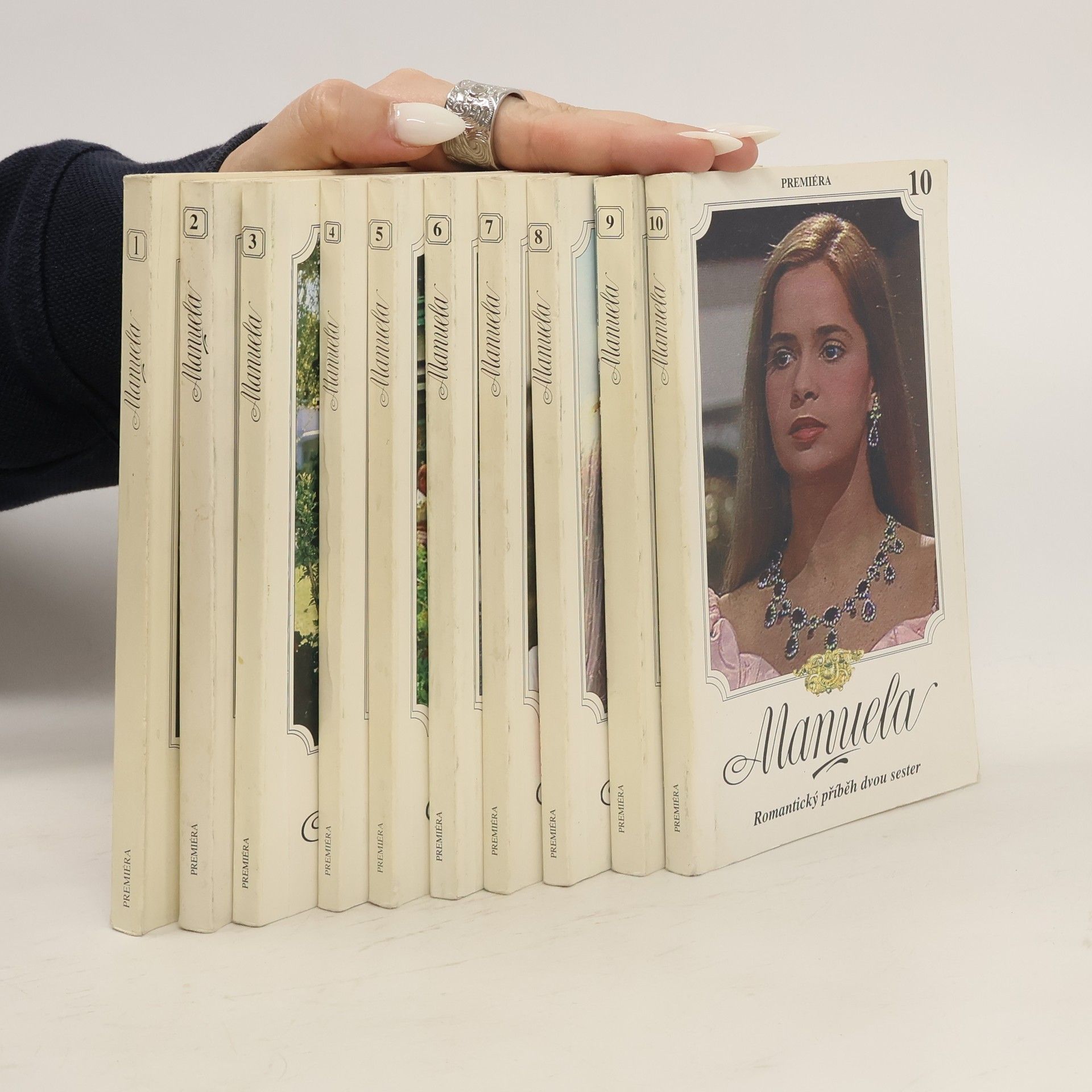Collective Manuela. Romantický příběh dvou sester 1.-10. díl