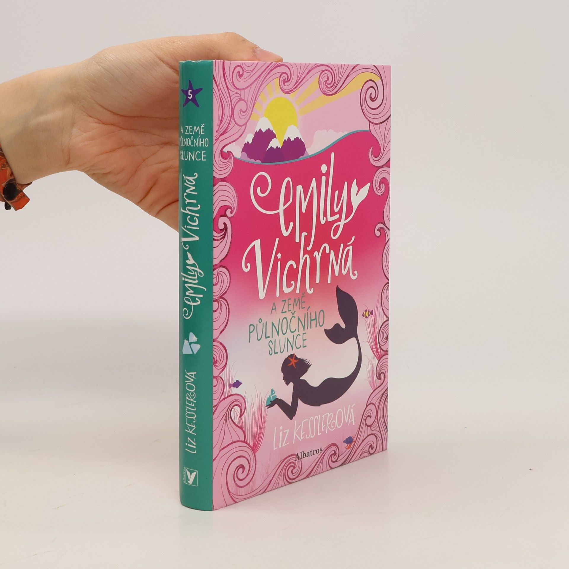 Liz Kessler Emily Vichrná a země půlnočního slunce