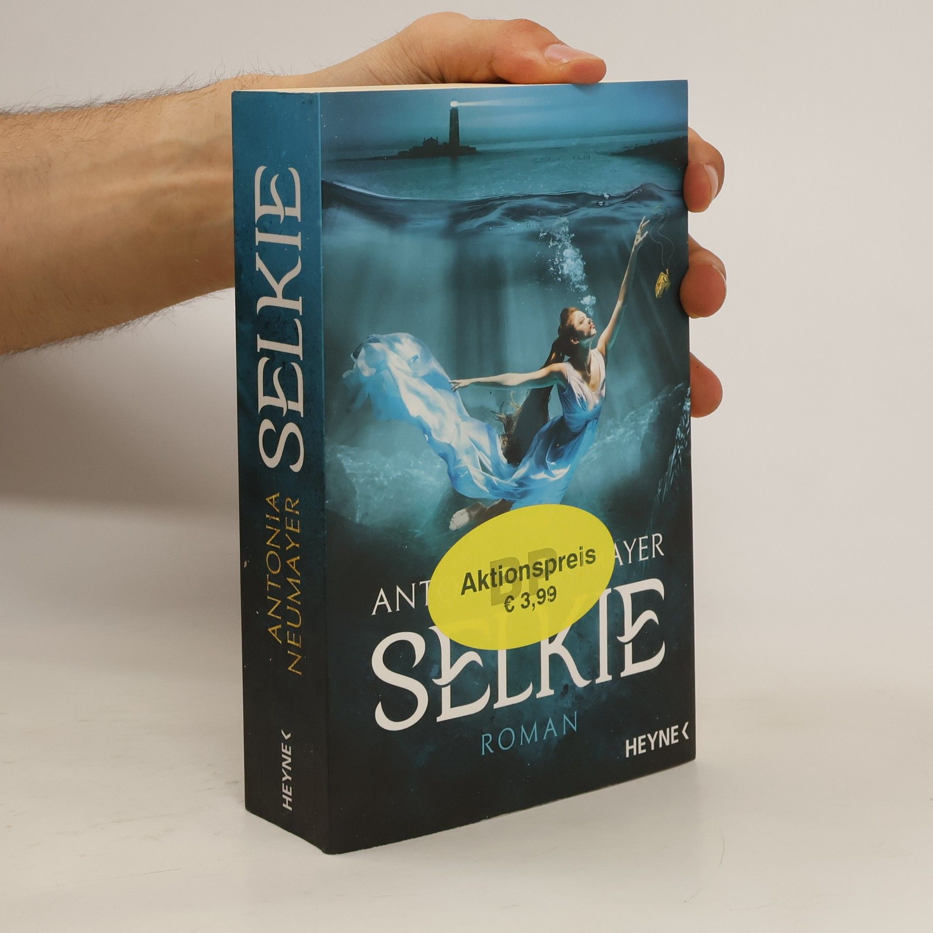 Antonia Neumayer Selkie