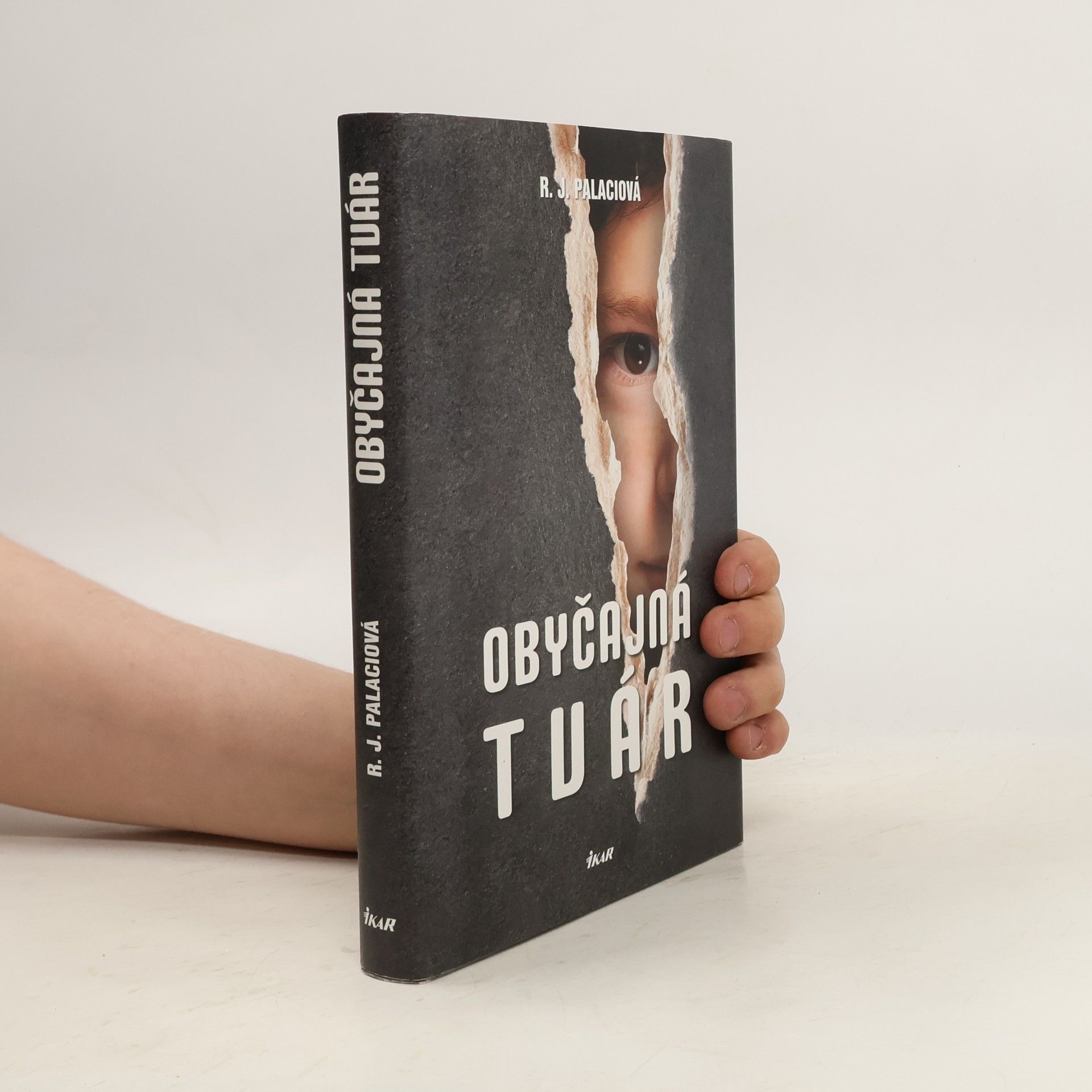 Raquel J. Palacio Obyčajná tvár