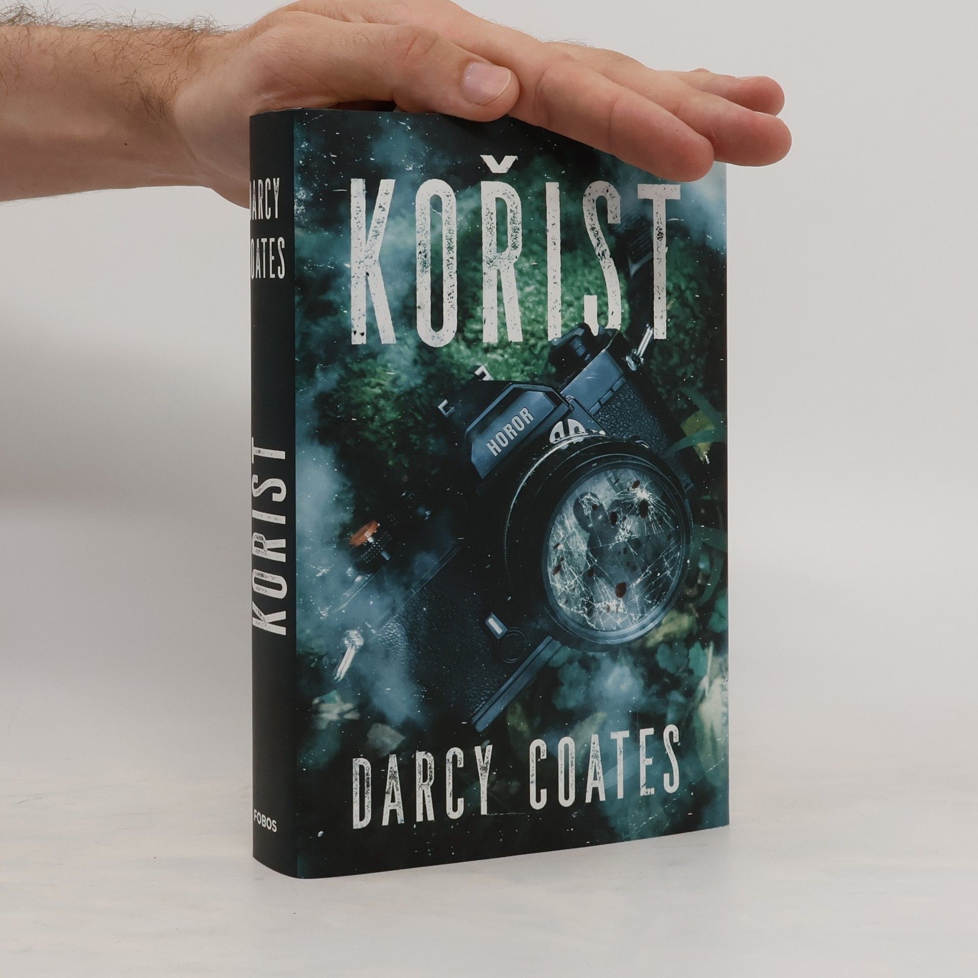 Darcy Coates Kořist