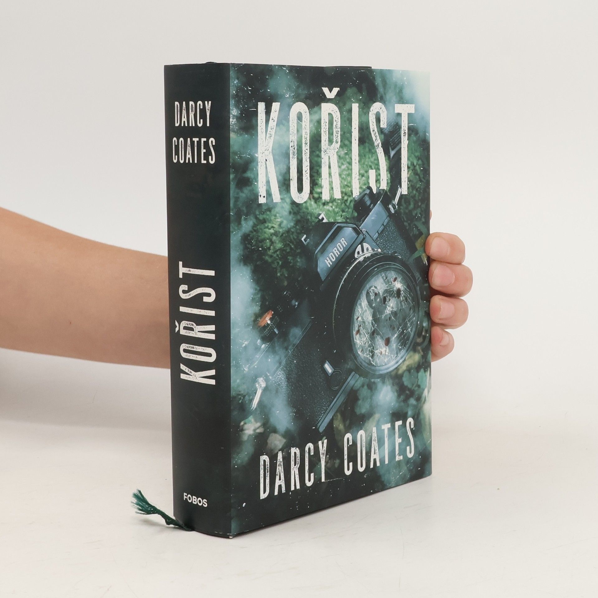 Darcy Coates Kořist
