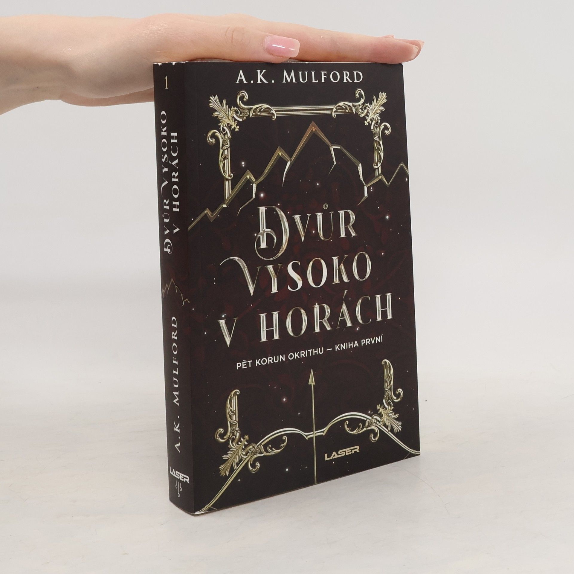 A. K. Mulford Dvůr vysoko v horách