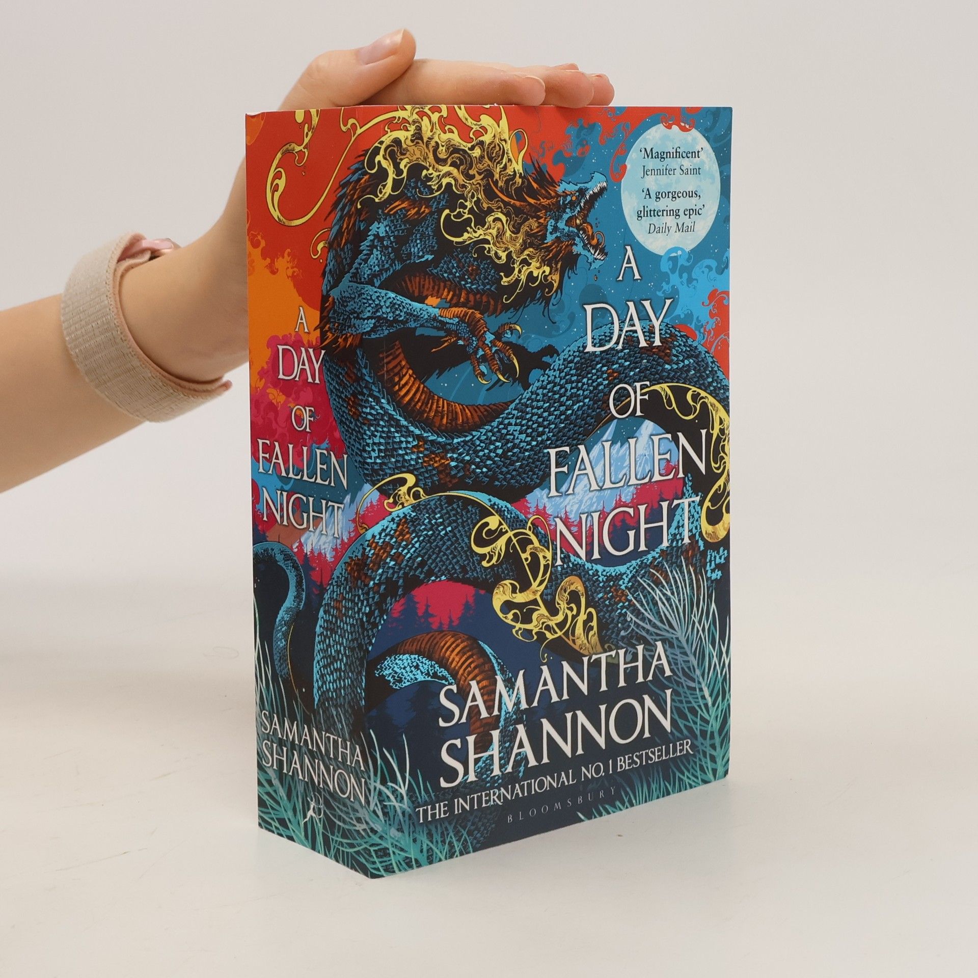 Samantha Shannon A day of fallen night