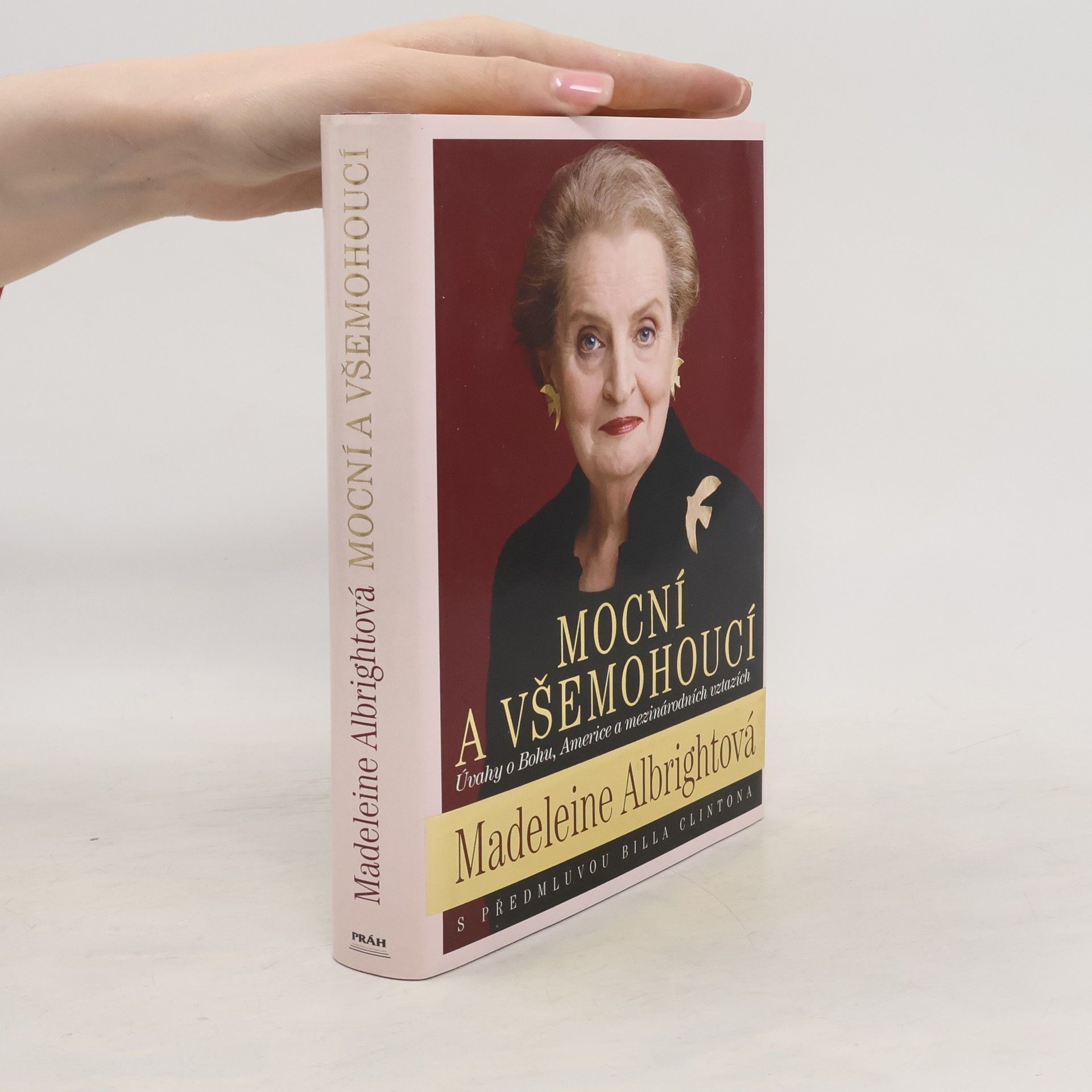 Madeleine Albright Mocní a všemohoucí : úvahy o Bohu, Americe a mezinárodních vztazích