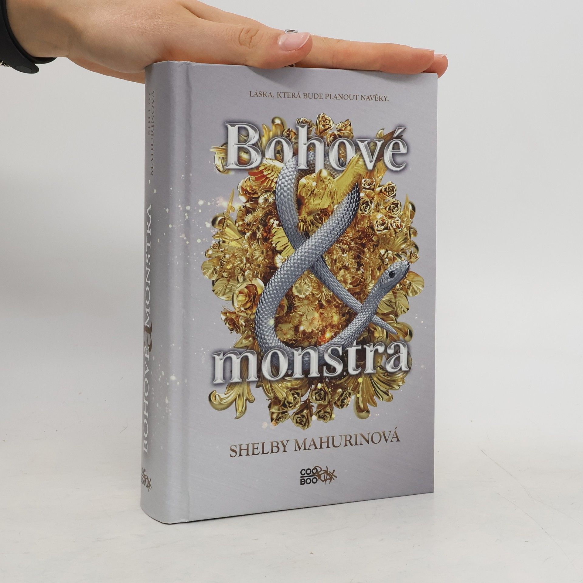 Shelby Mahurin Bohové a monstra. 3. díl