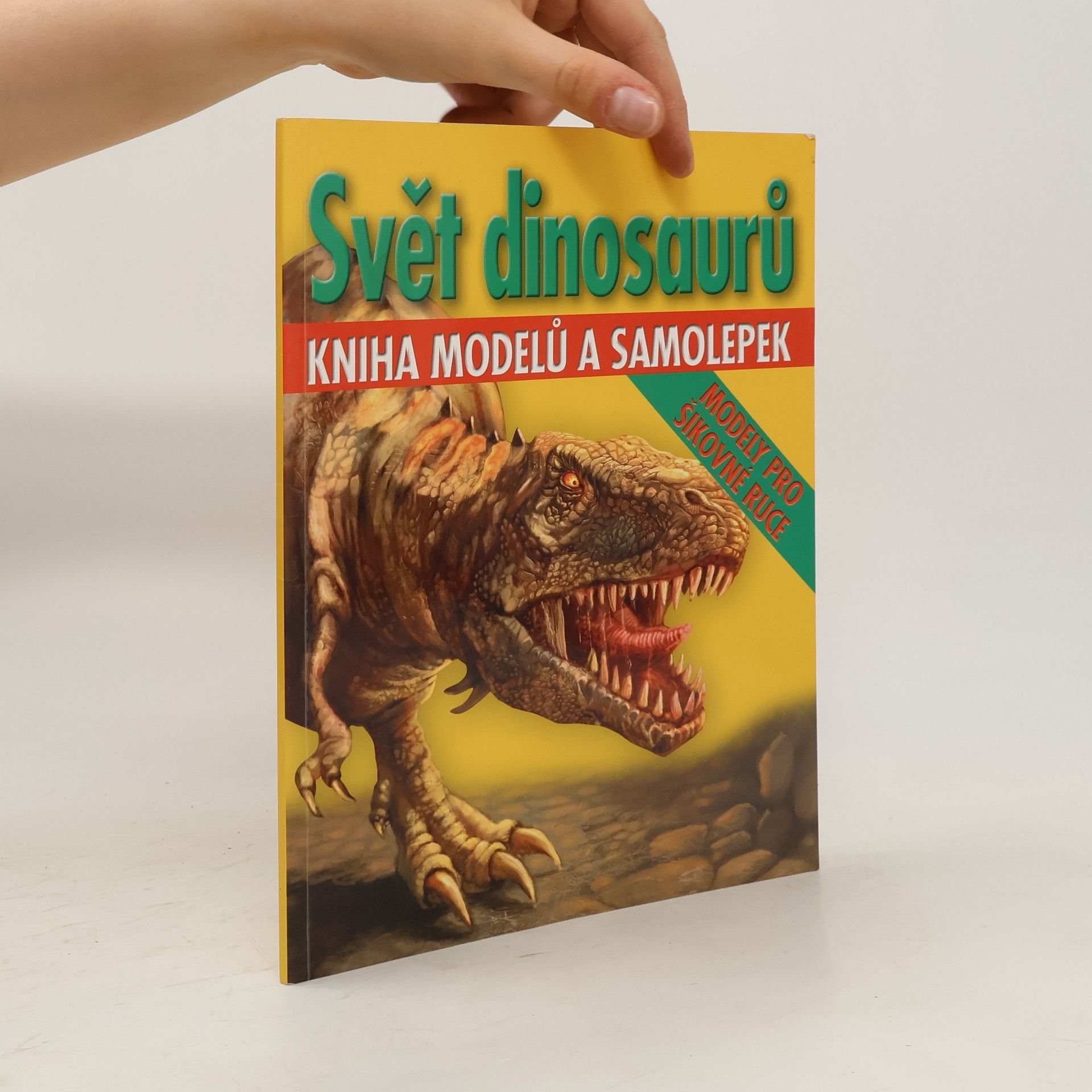 Tomáš Kapic Svět dinosaurů : kniha modelů a samolepek