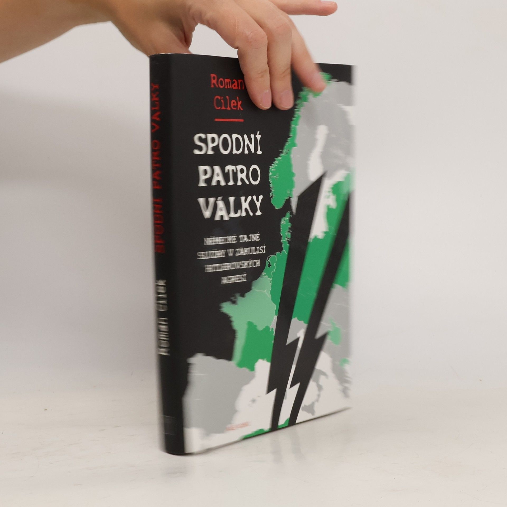 Roman Cílek Spodní patro války