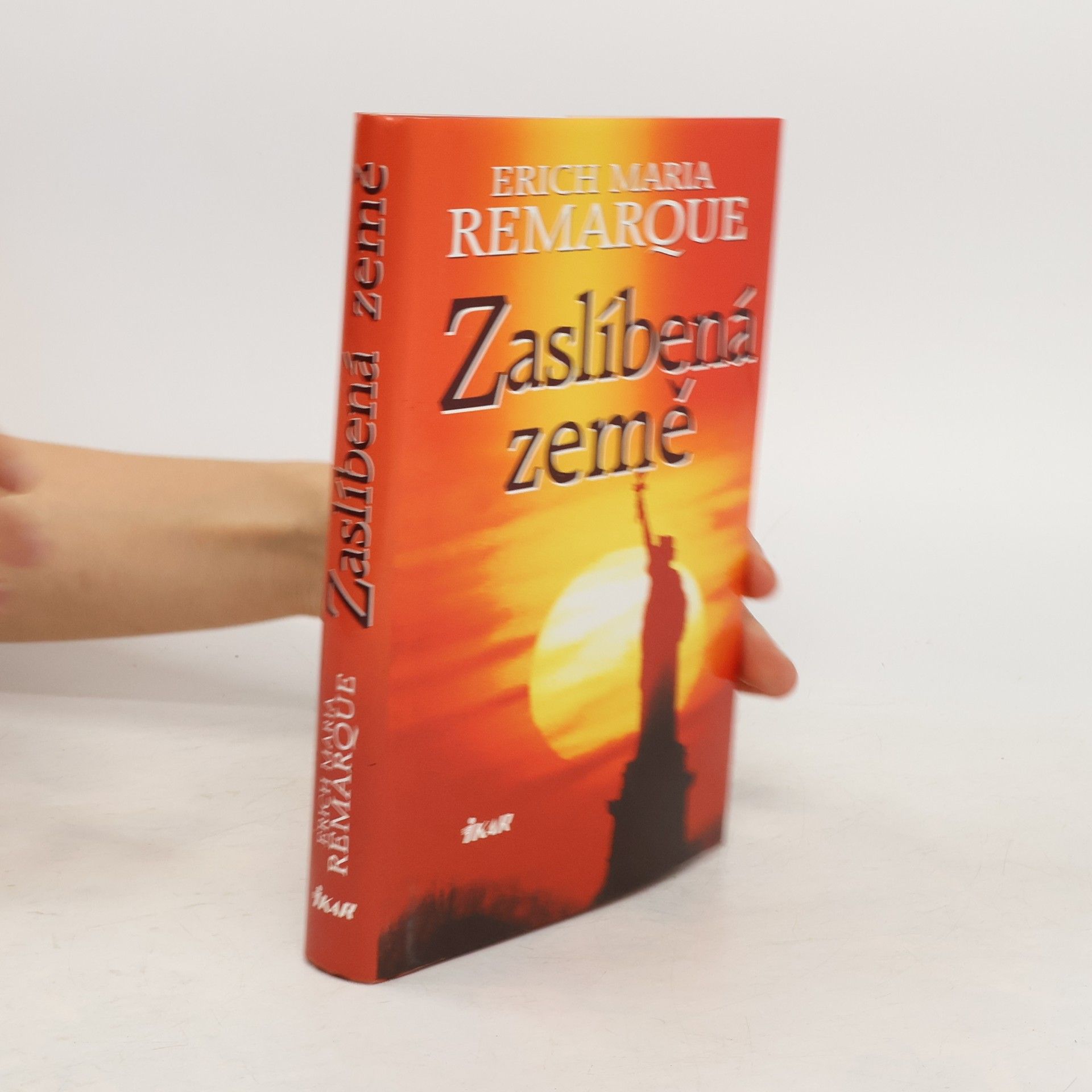 Erich Maria Remarque Zaslíbená země