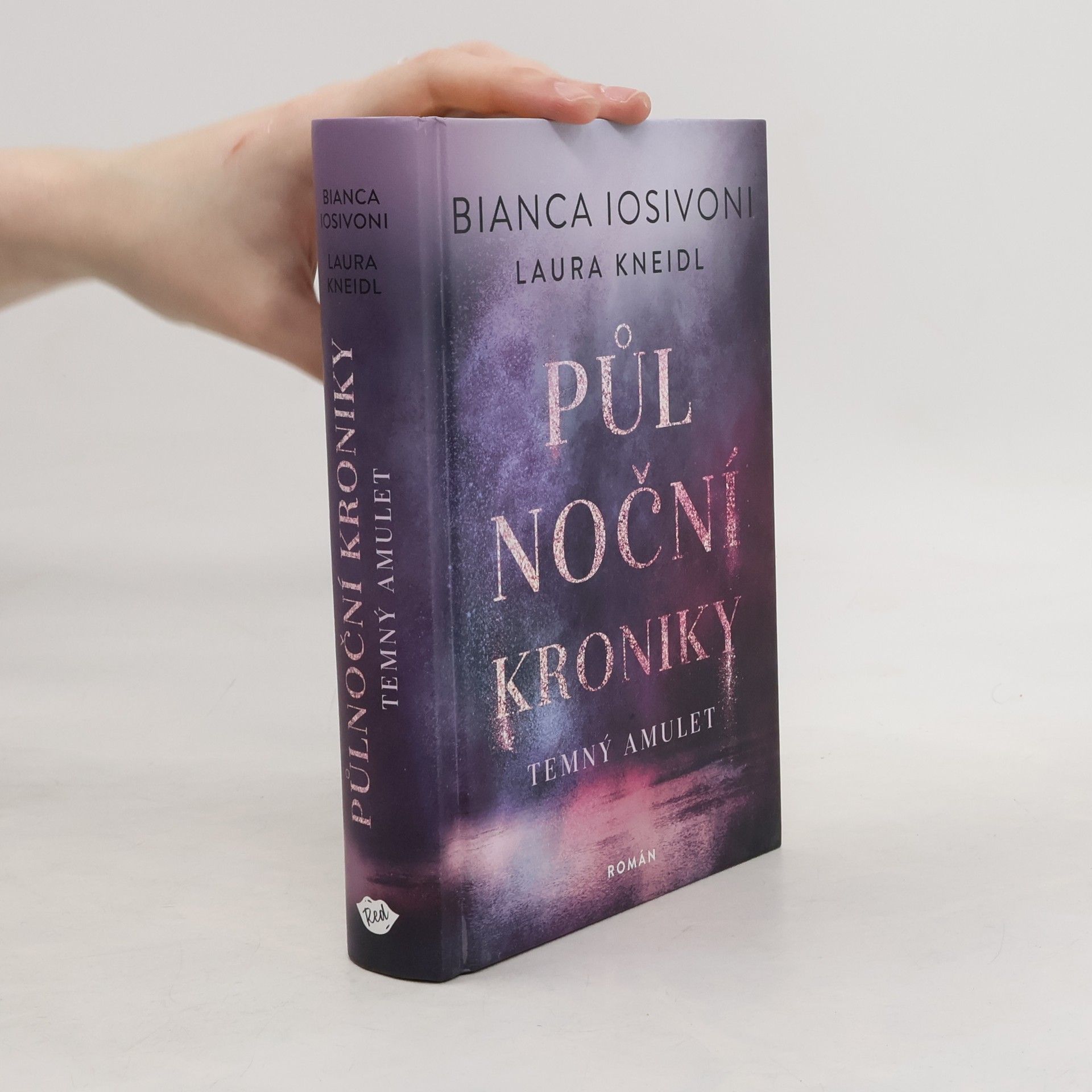 Bianca Iosivoni Půlnoční kroniky: Temný amulet.