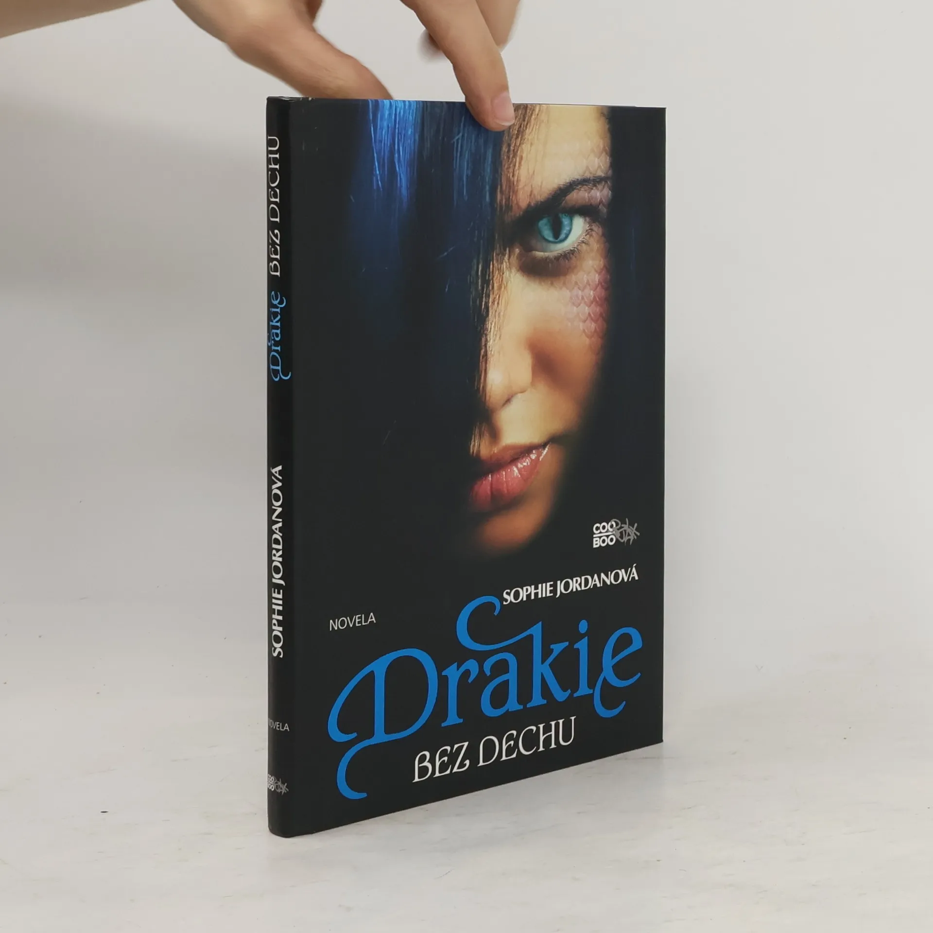 Bez dechu. Drakie. 4. díl | Kniha | pevná | Sophie Jordan | CS
