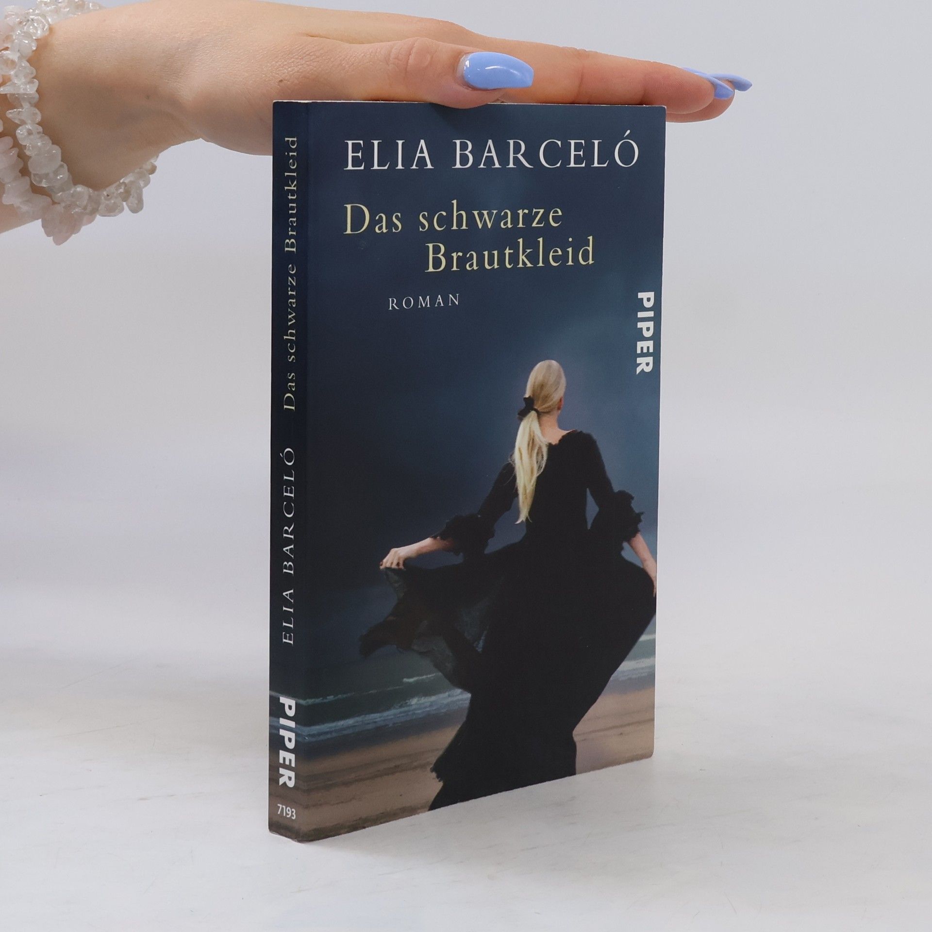 Elia Barceló Das schwarze Brautkleid
