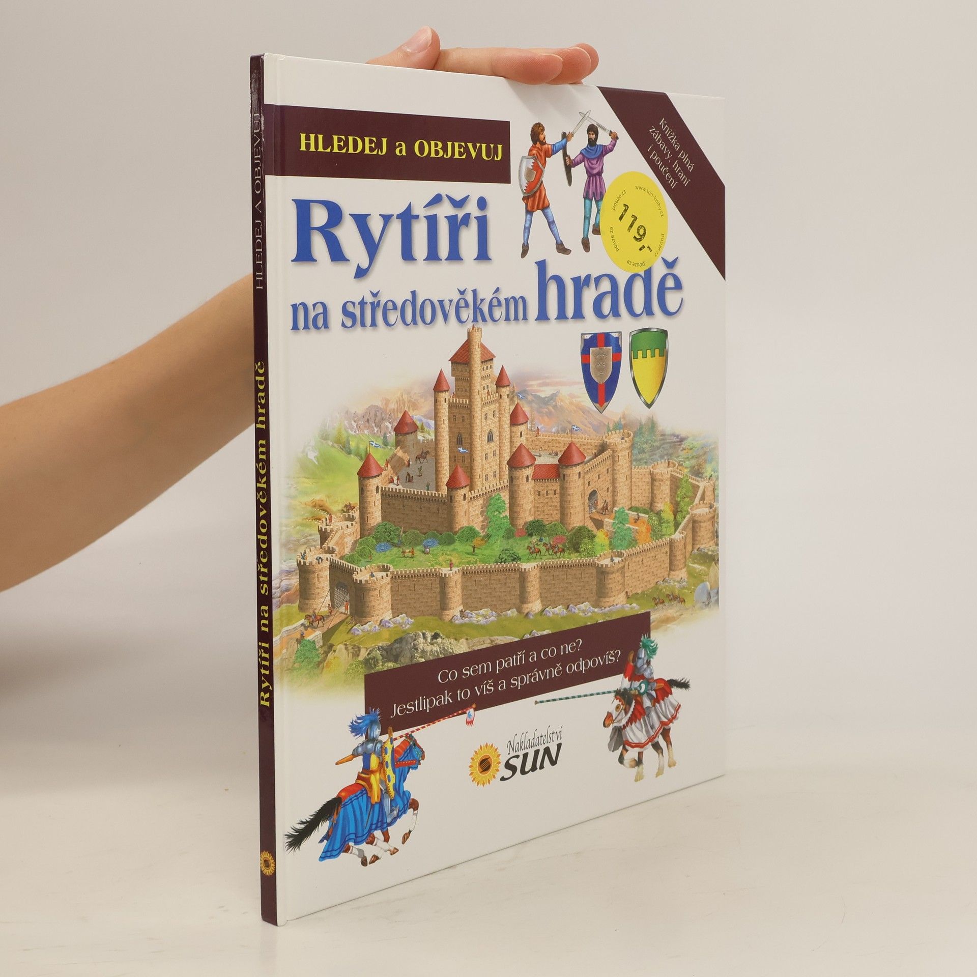 Francisca Valiente Rytíři na středověkém hradě