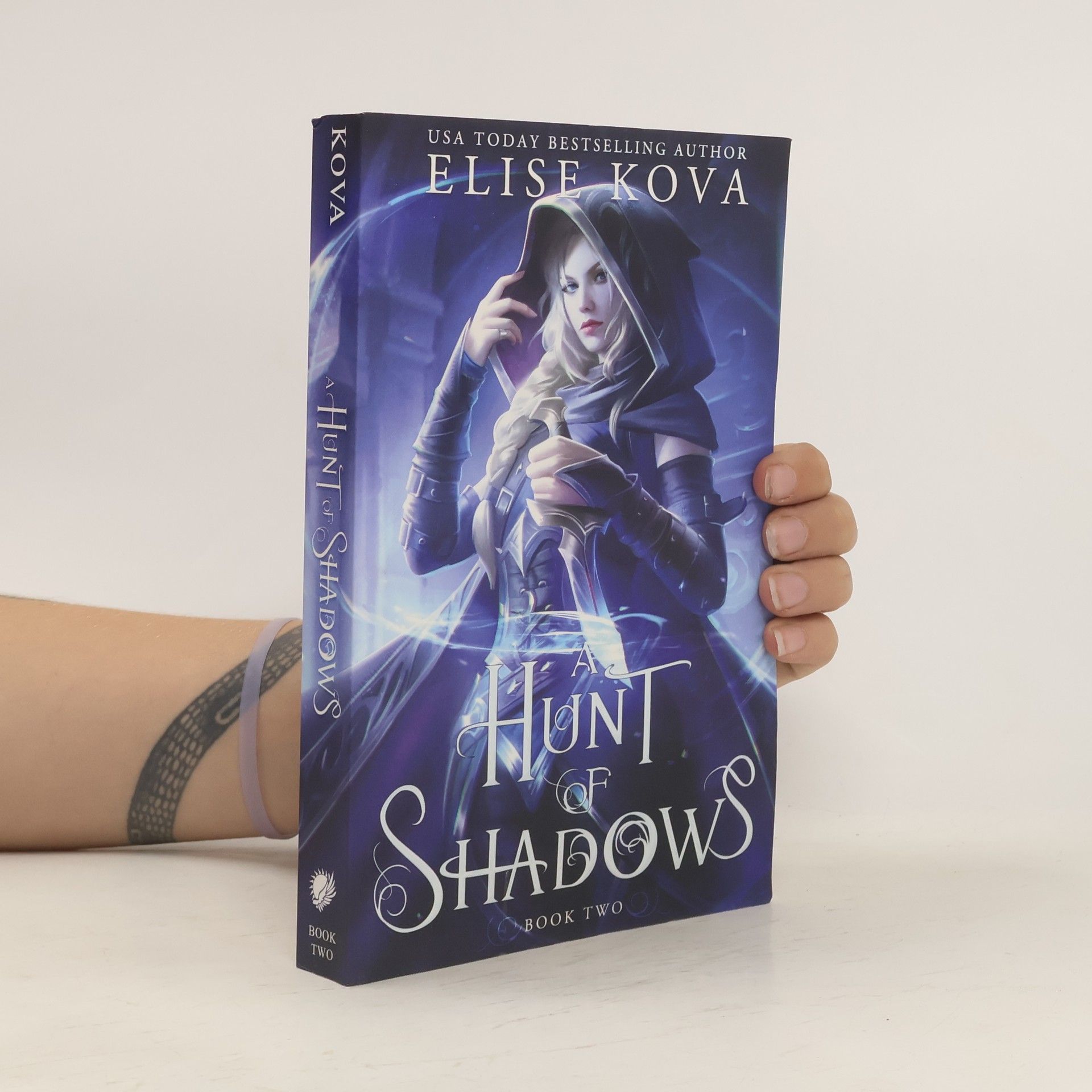 Elise Kova A Hunt of Shadows