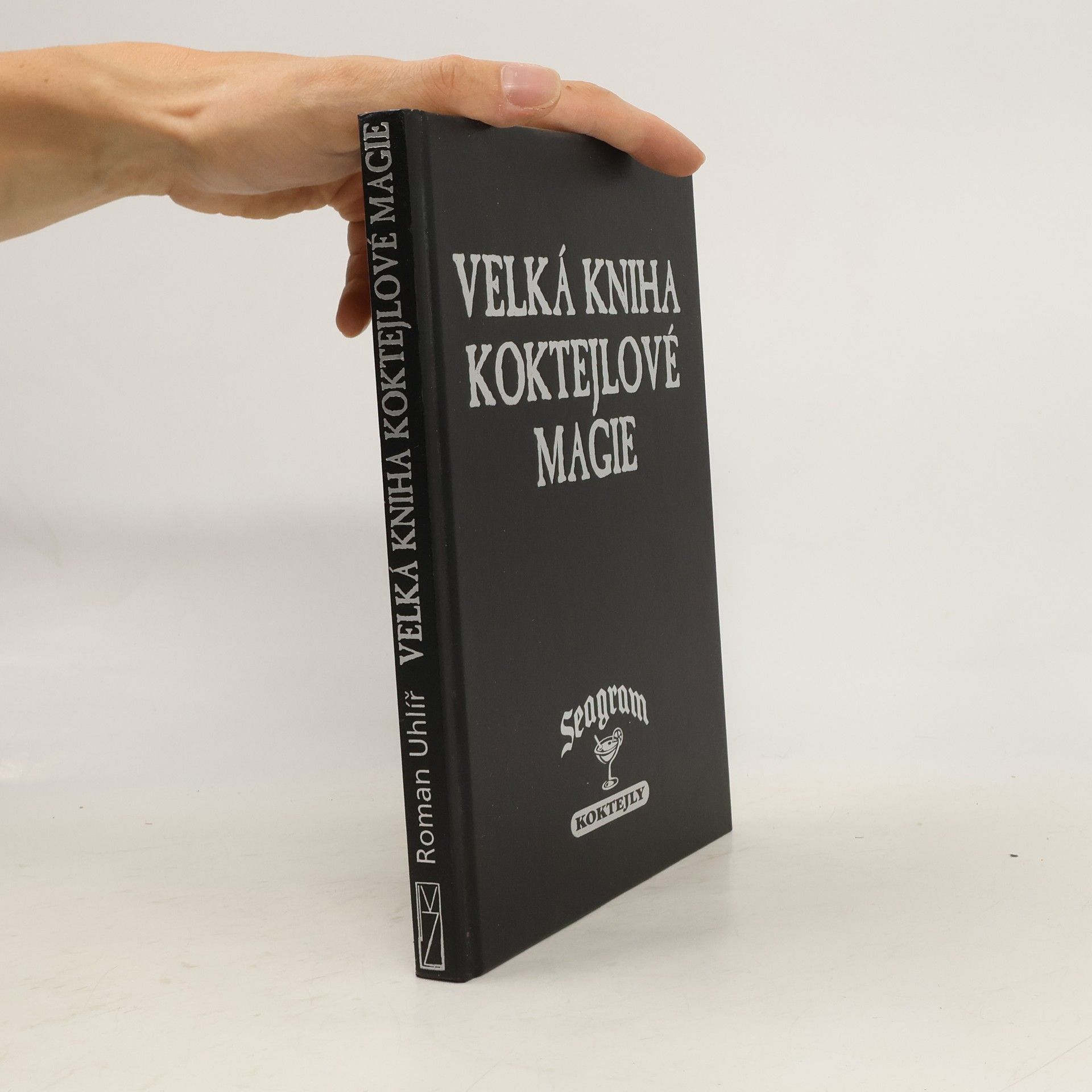 Roman Uhlíř Velká kniha koktejlové magie