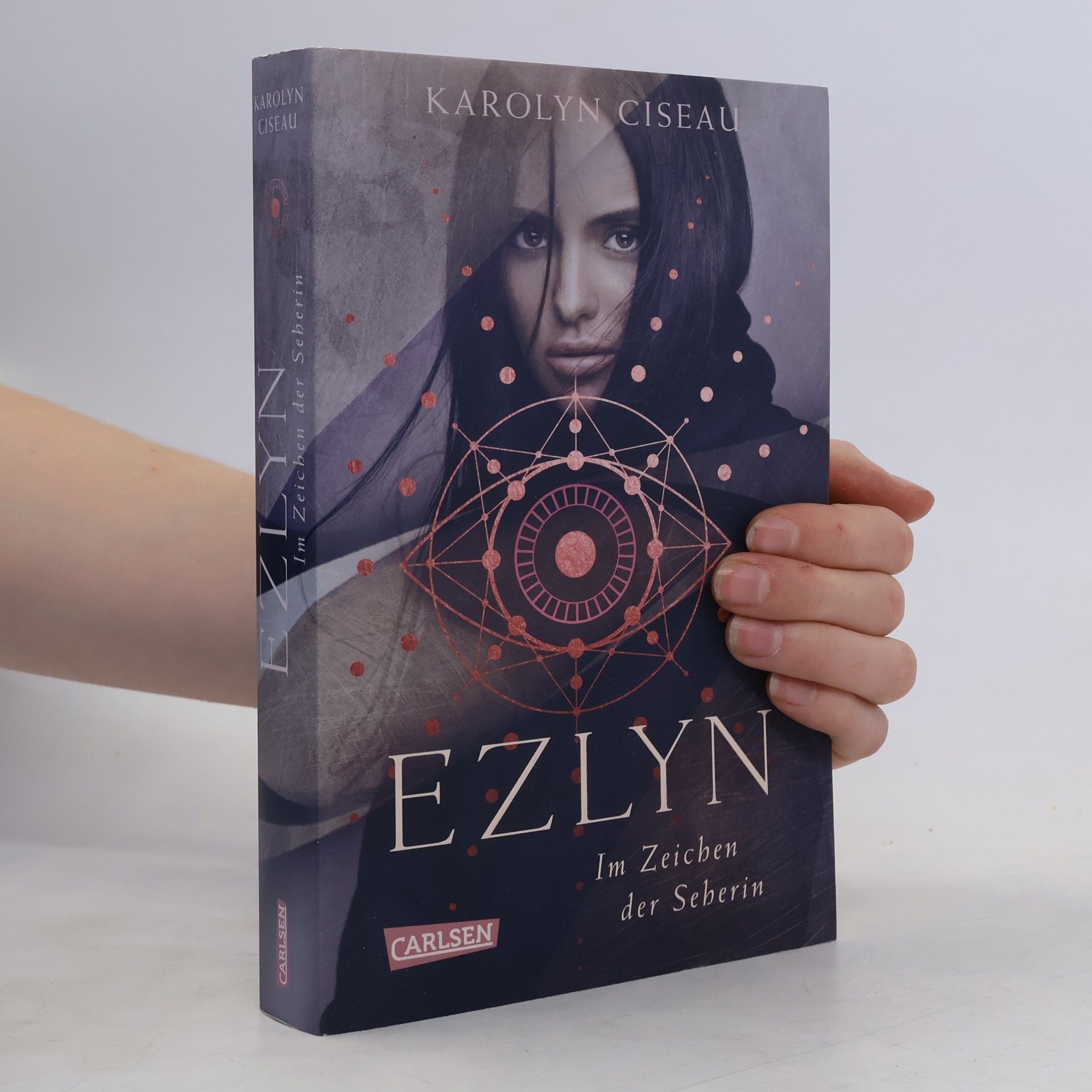 Karolyn Ciseau Ezlyn