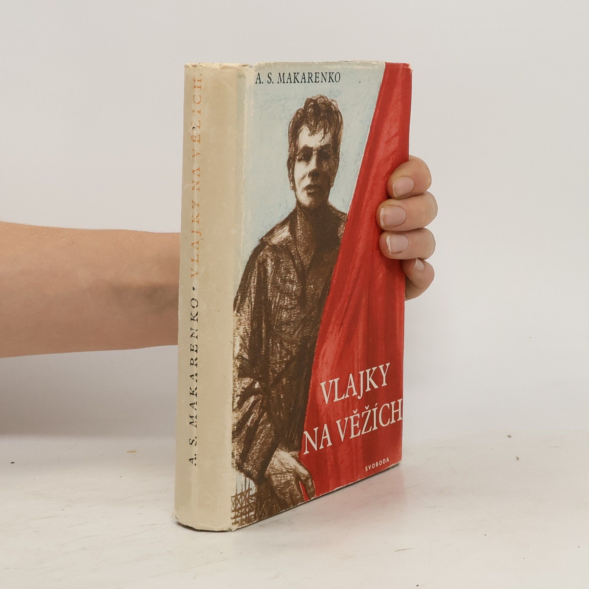 A. S. Makarenko Vlajky na věžích
