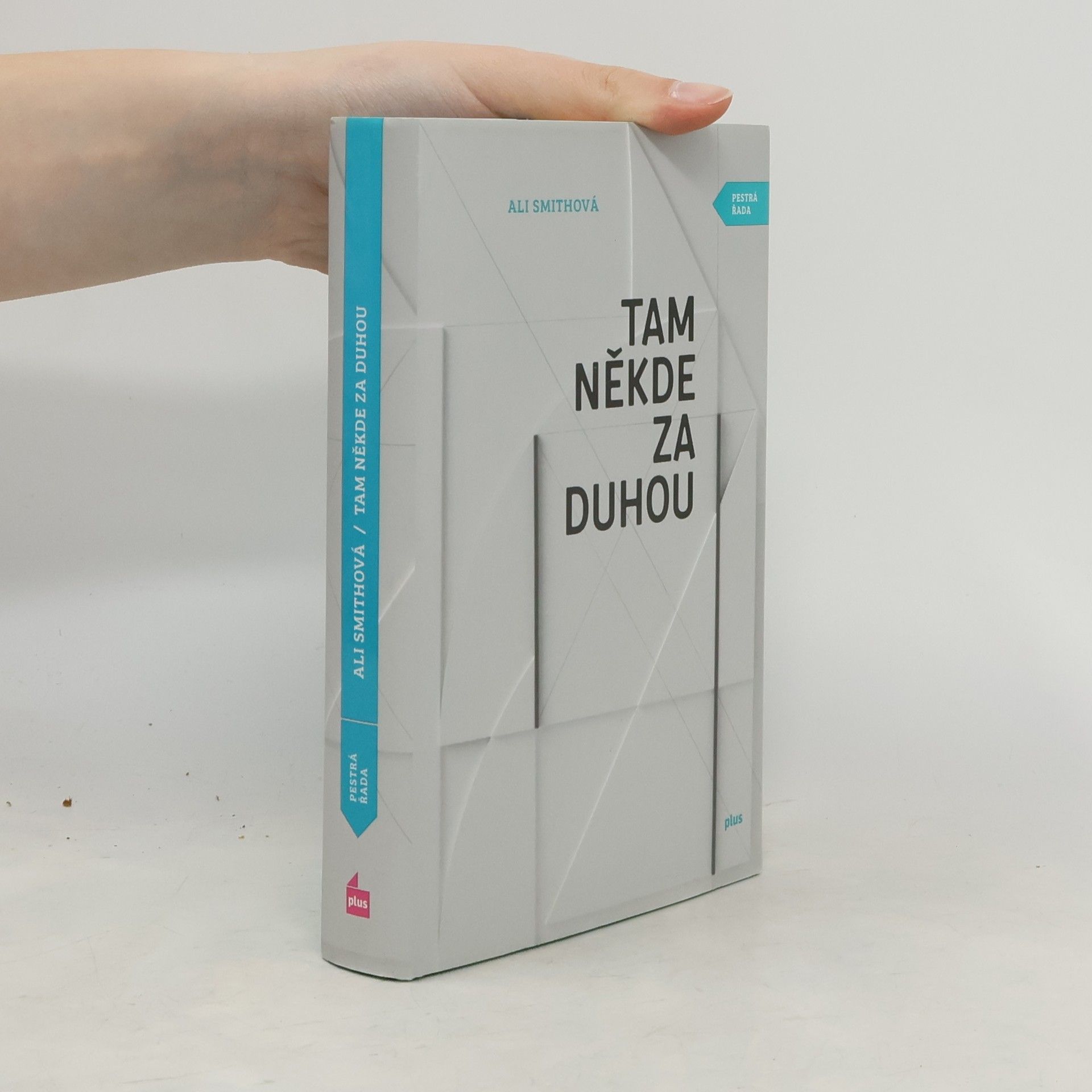 Ali Smith Tam někde za duhou