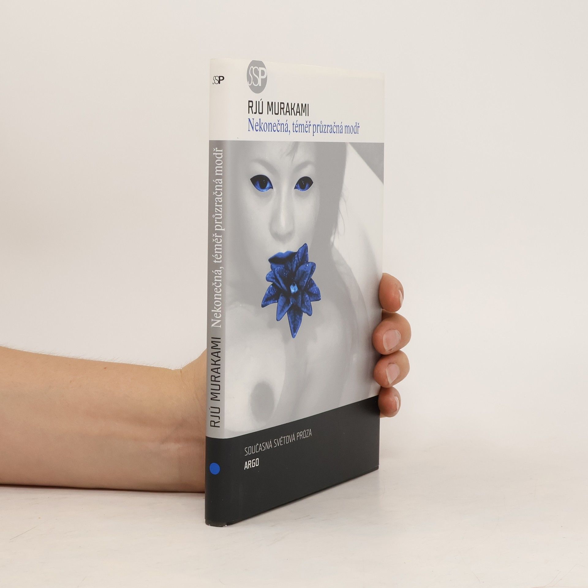 Ryū Murakami Nekonečná, téměř průzračná modř