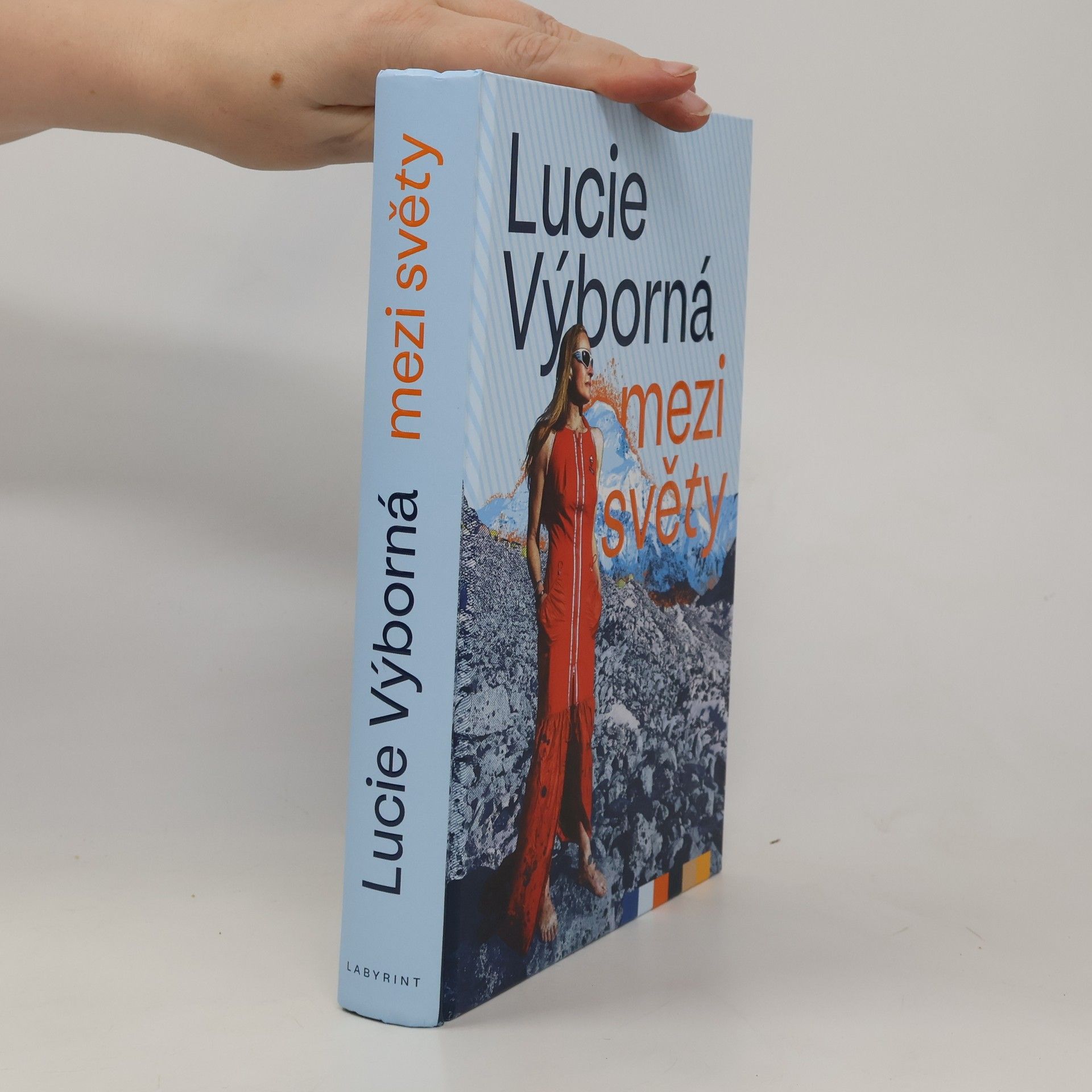 Lucie Výborná Mezi světy