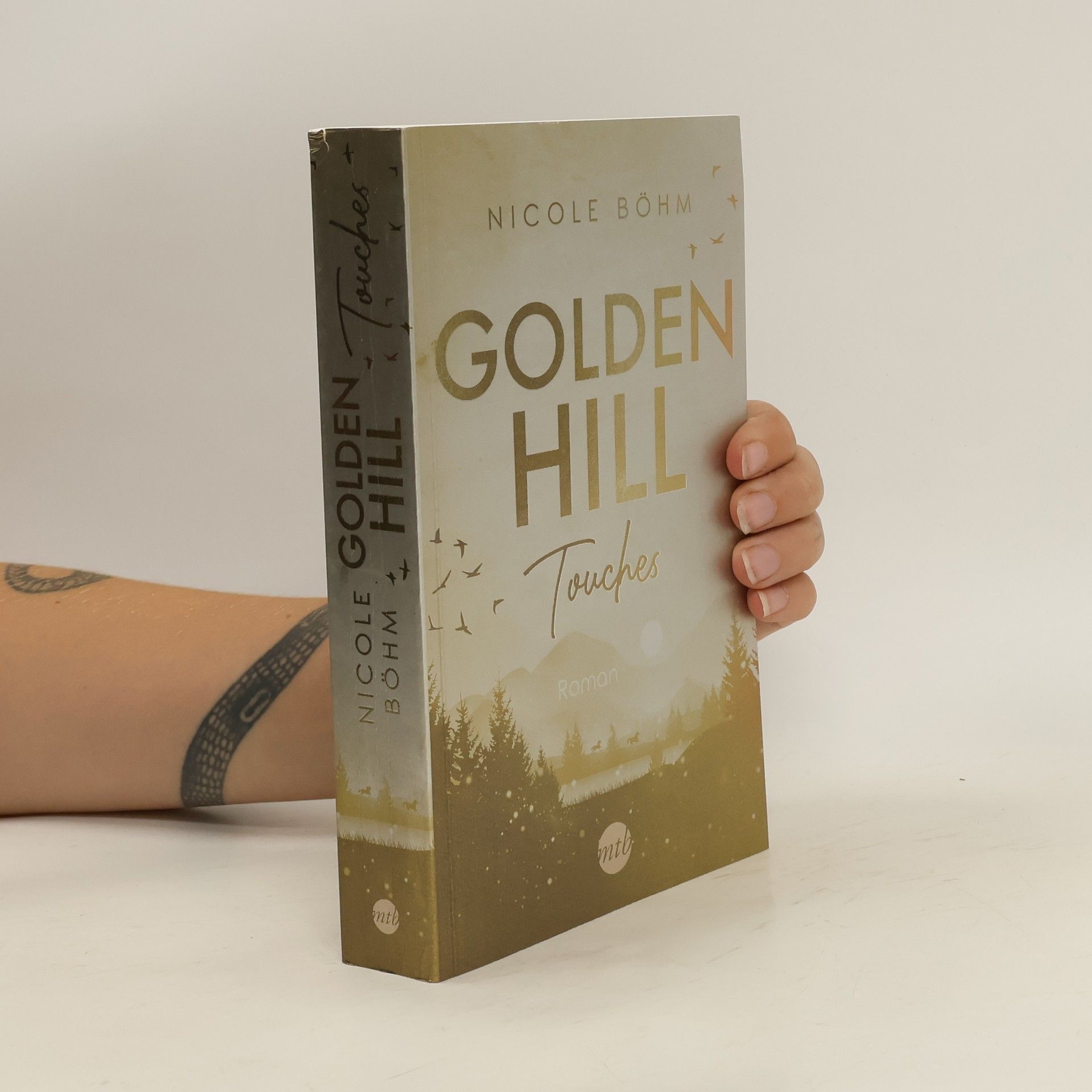Nicole Böhm Golden Hill Touches