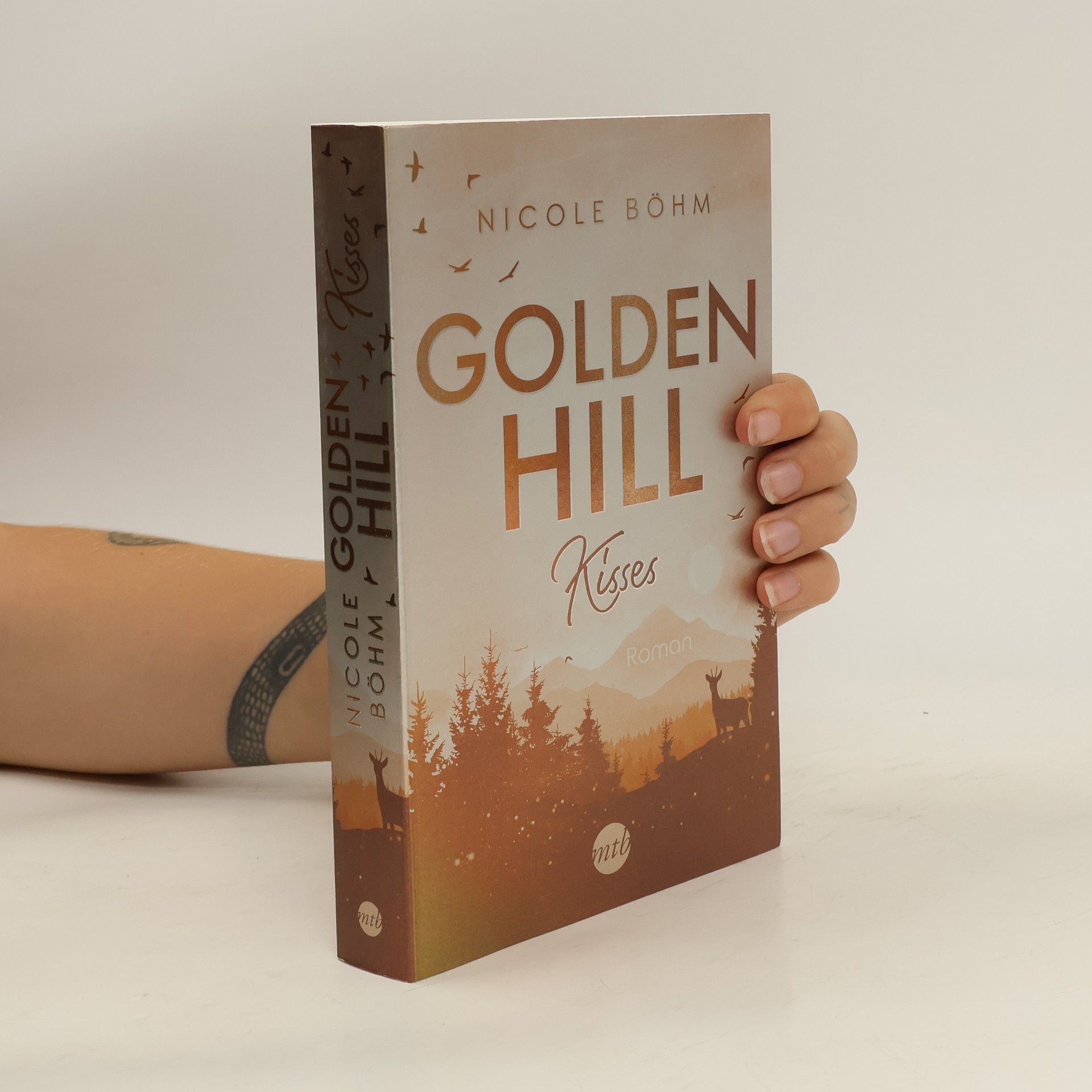 Nicole Böhm Golden Hill Kisses