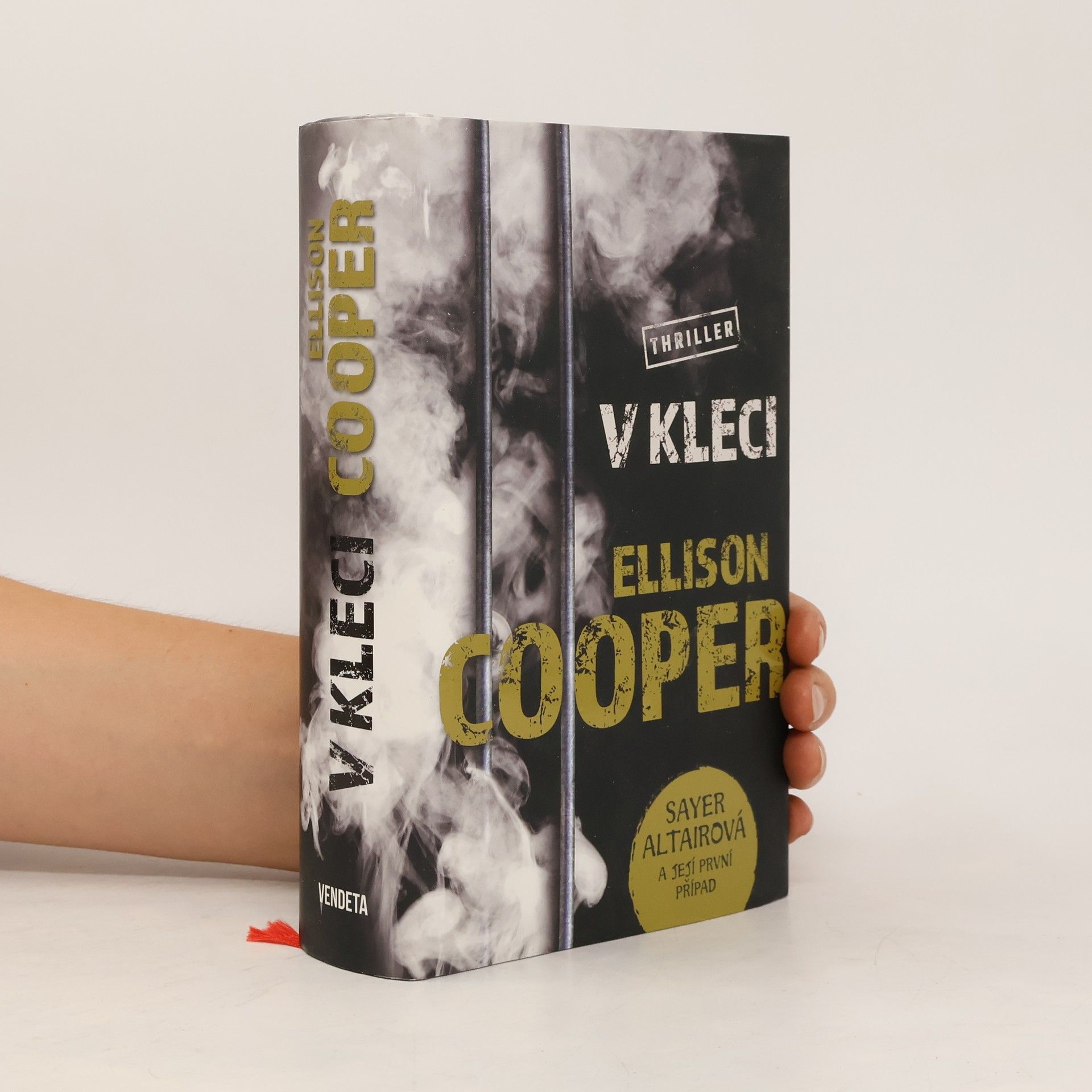 Ellison Cooper V kleci