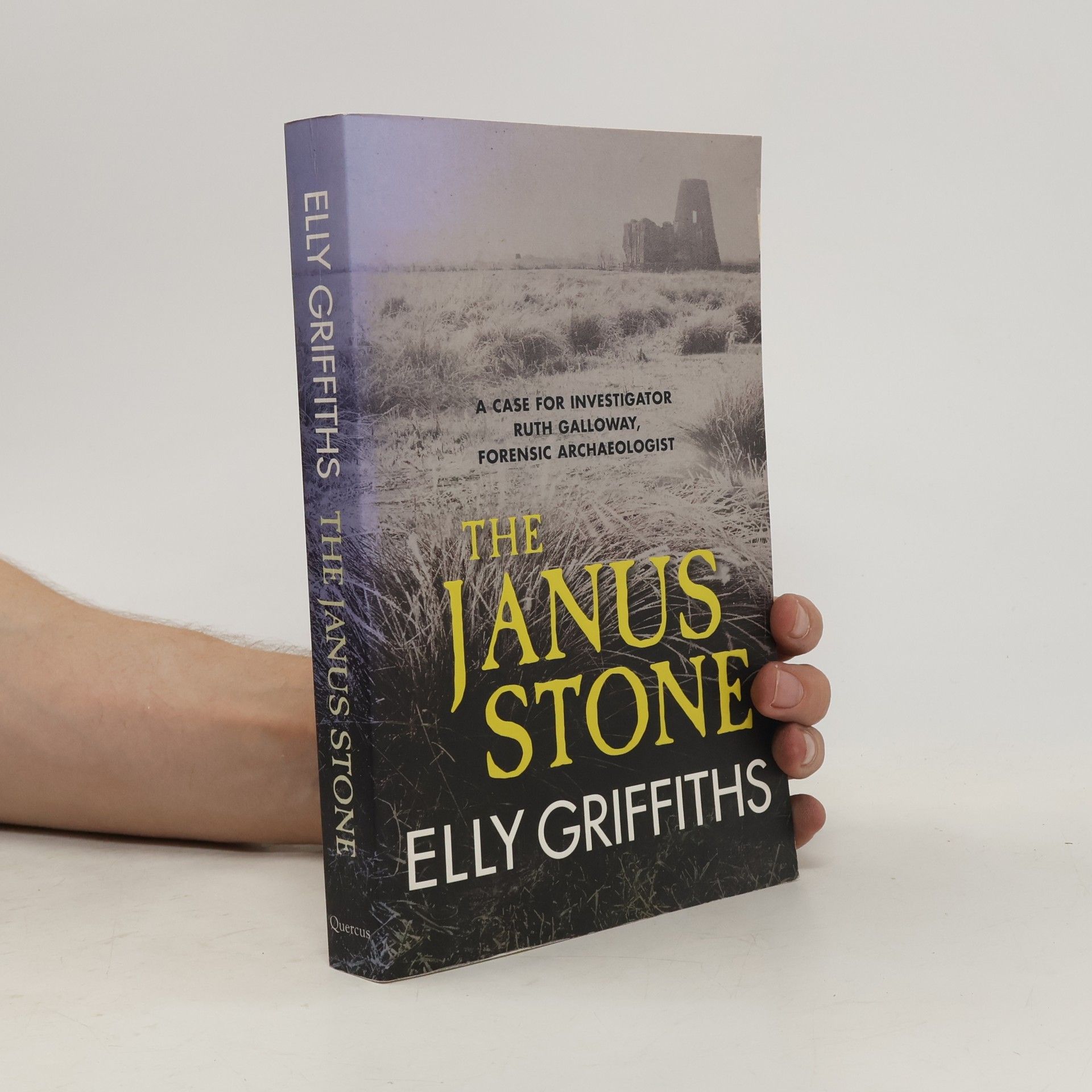 Elly Griffiths The Janus Stone