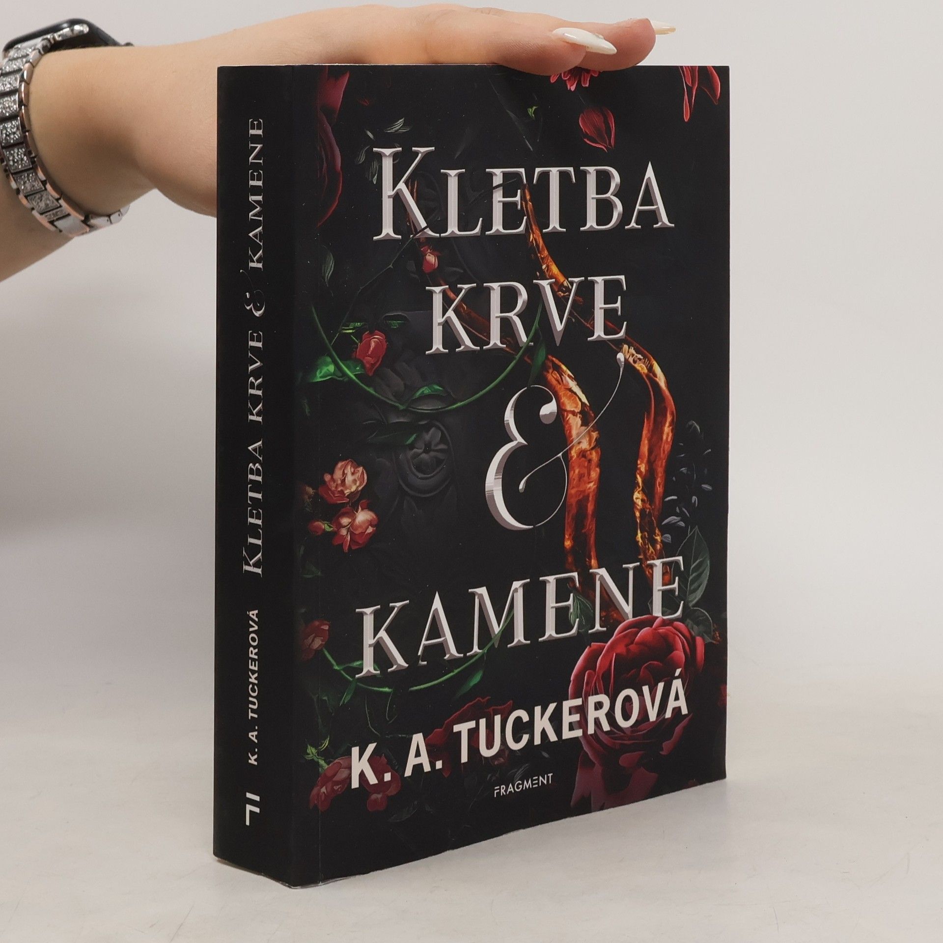 K.A. Tucker Hněv a oheň 2. Kletba krve a kamene