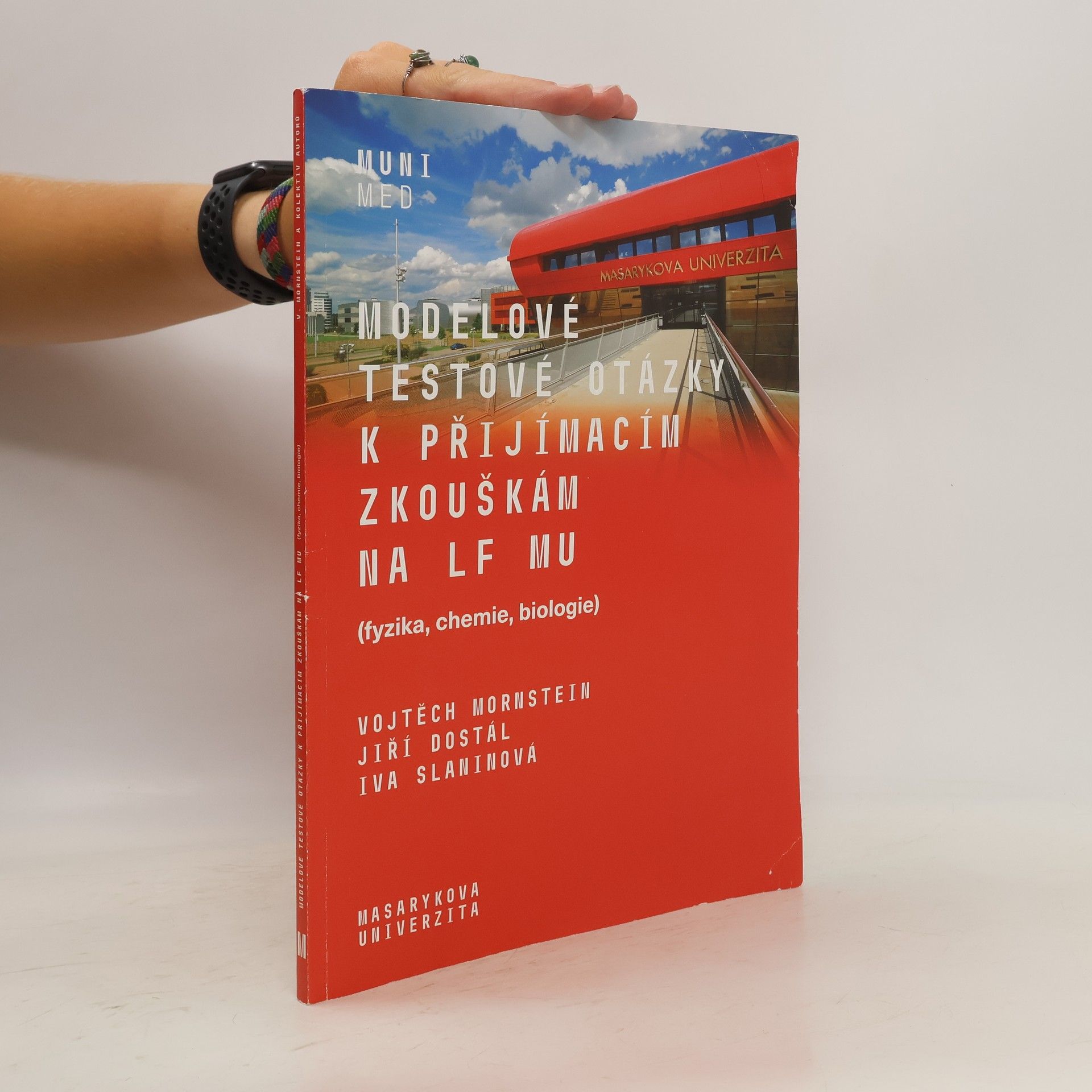 Vojtěch Mornstein Modelové testové otázky k přijímacím zkouškám na LF MU : fyzika, chemie, biologie
