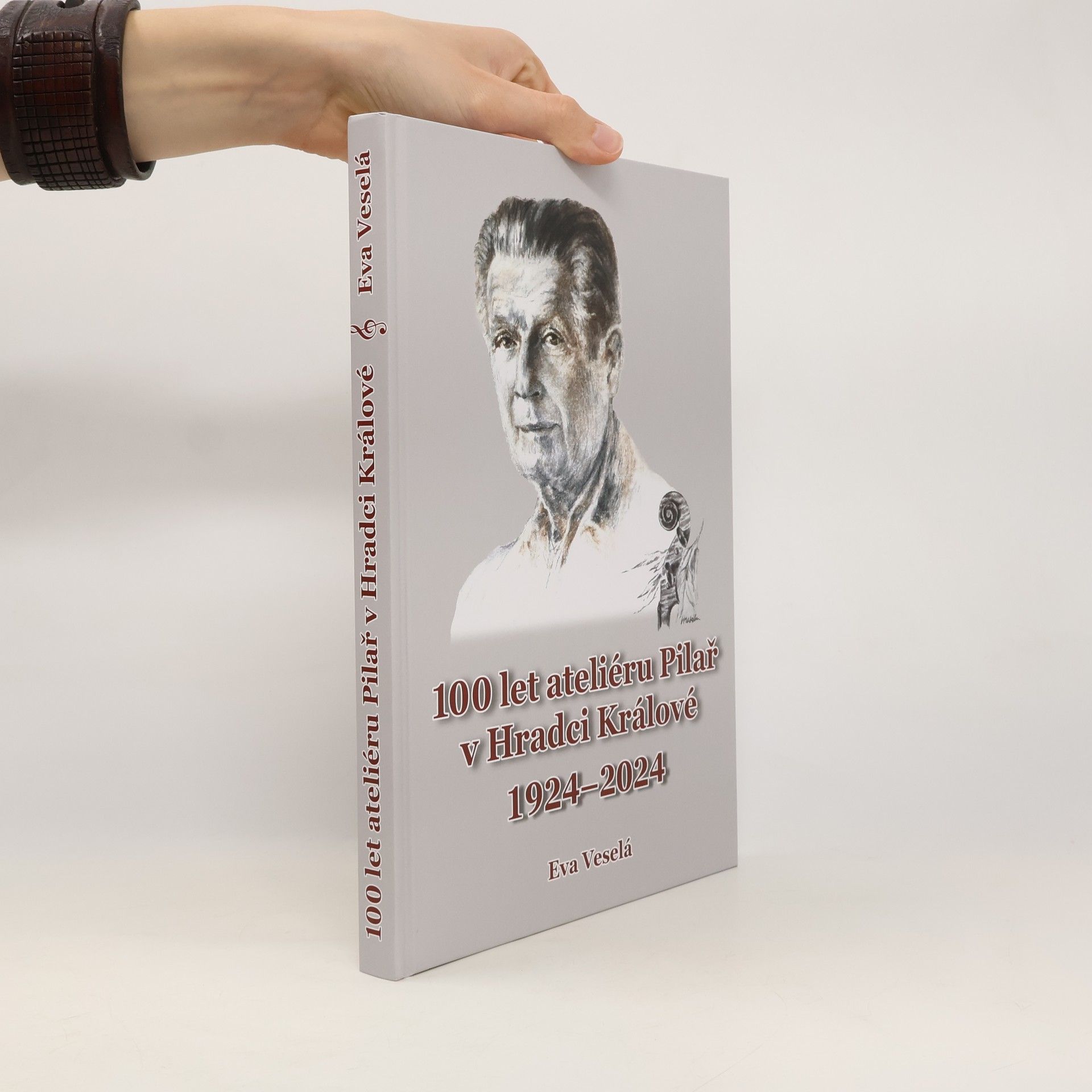 Eva Veselá 100 let ateliéru Pilař v Hradci Králové : 1924-2024