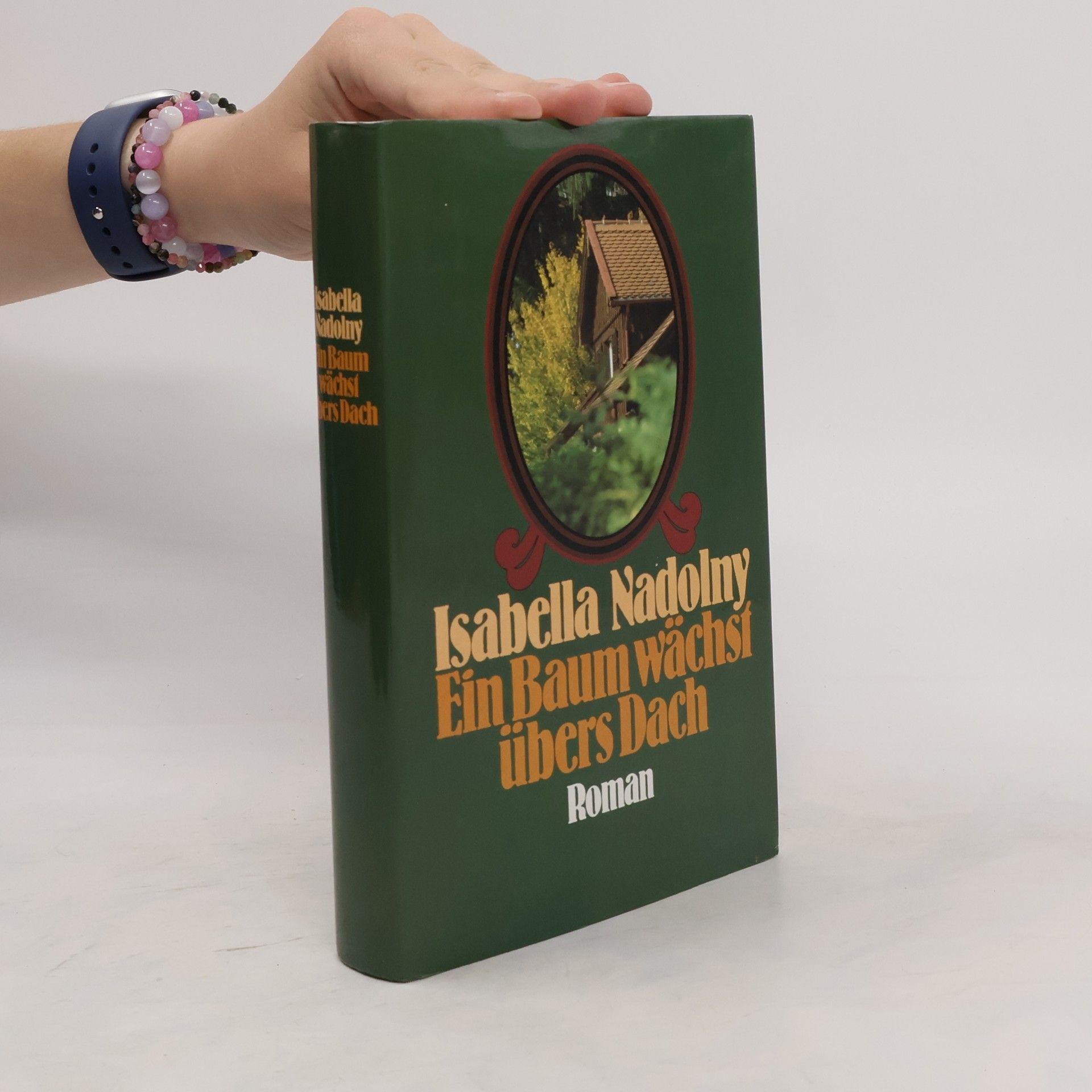Isabella Nadolny Ein Baum wächst übers Dach