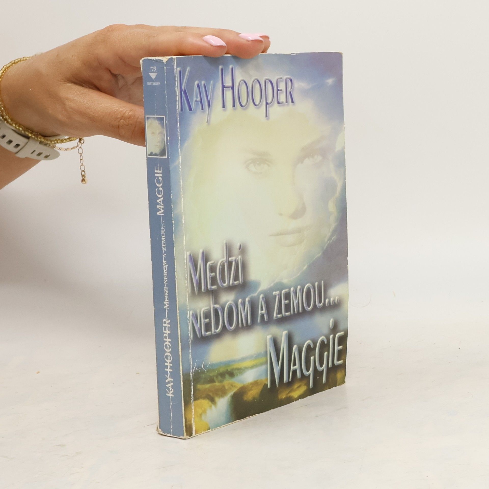 Kay Hooper Medzi nebom a zemou...Maggie