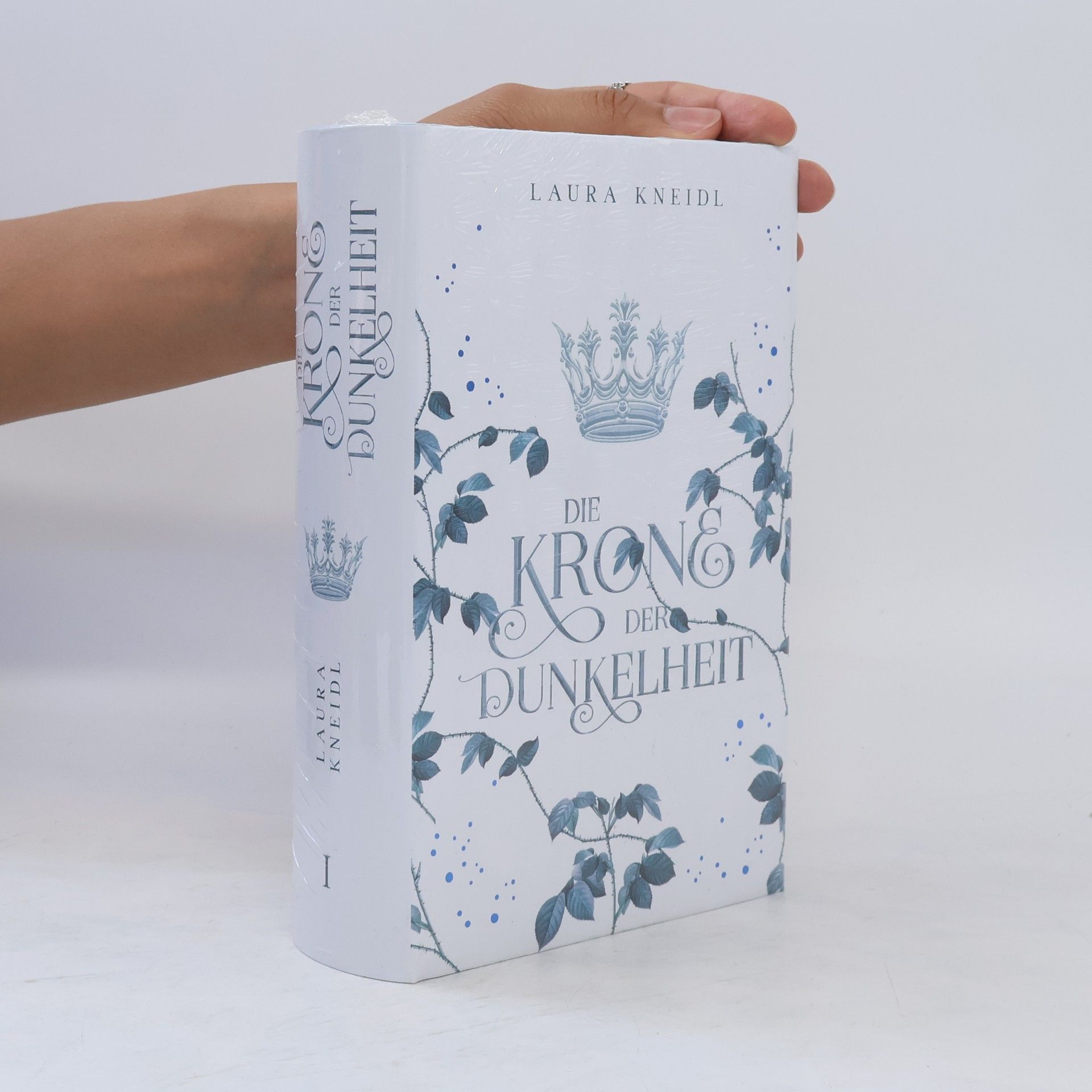 Laura Kneidl Die Krone der Dunkelheit I
